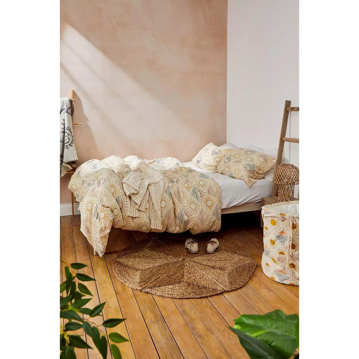 Geo Sun Cosy Crinkle Duvet Set - Neutral Double at Urban Outfitters – image 3