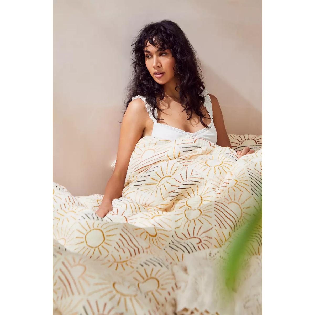 Geo Sun Cosy Crinkle Duvet Set - Neutral Double at Urban Outfitters – image 5