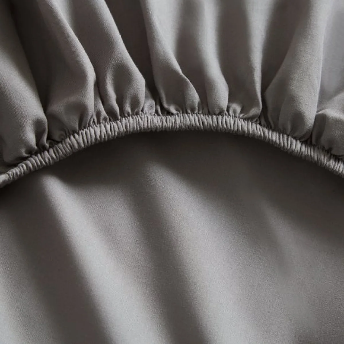 Soft and Easycare 28cm Fitted Sheet – image 2