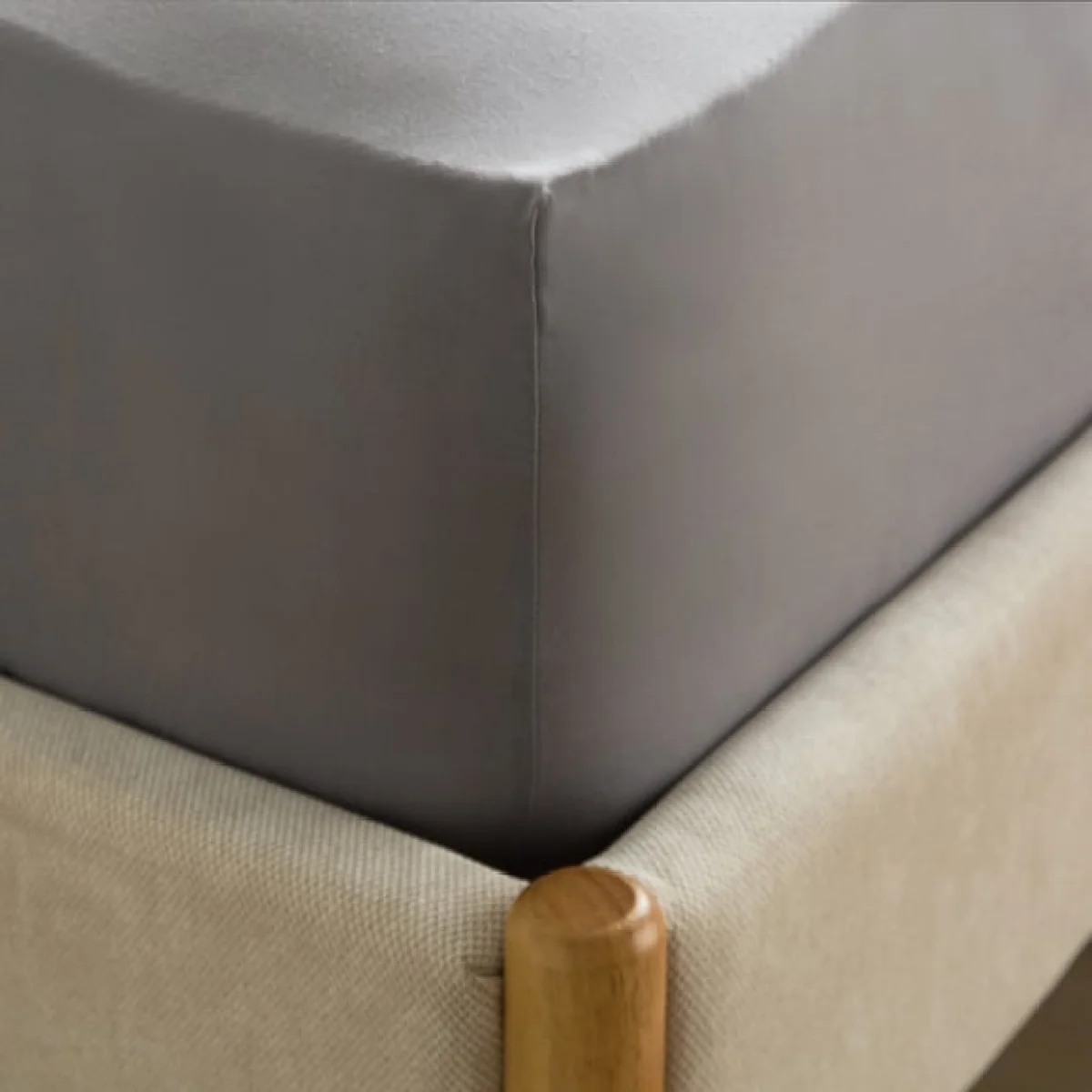 Soft and Easycare 28cm Fitted Sheet – image 3