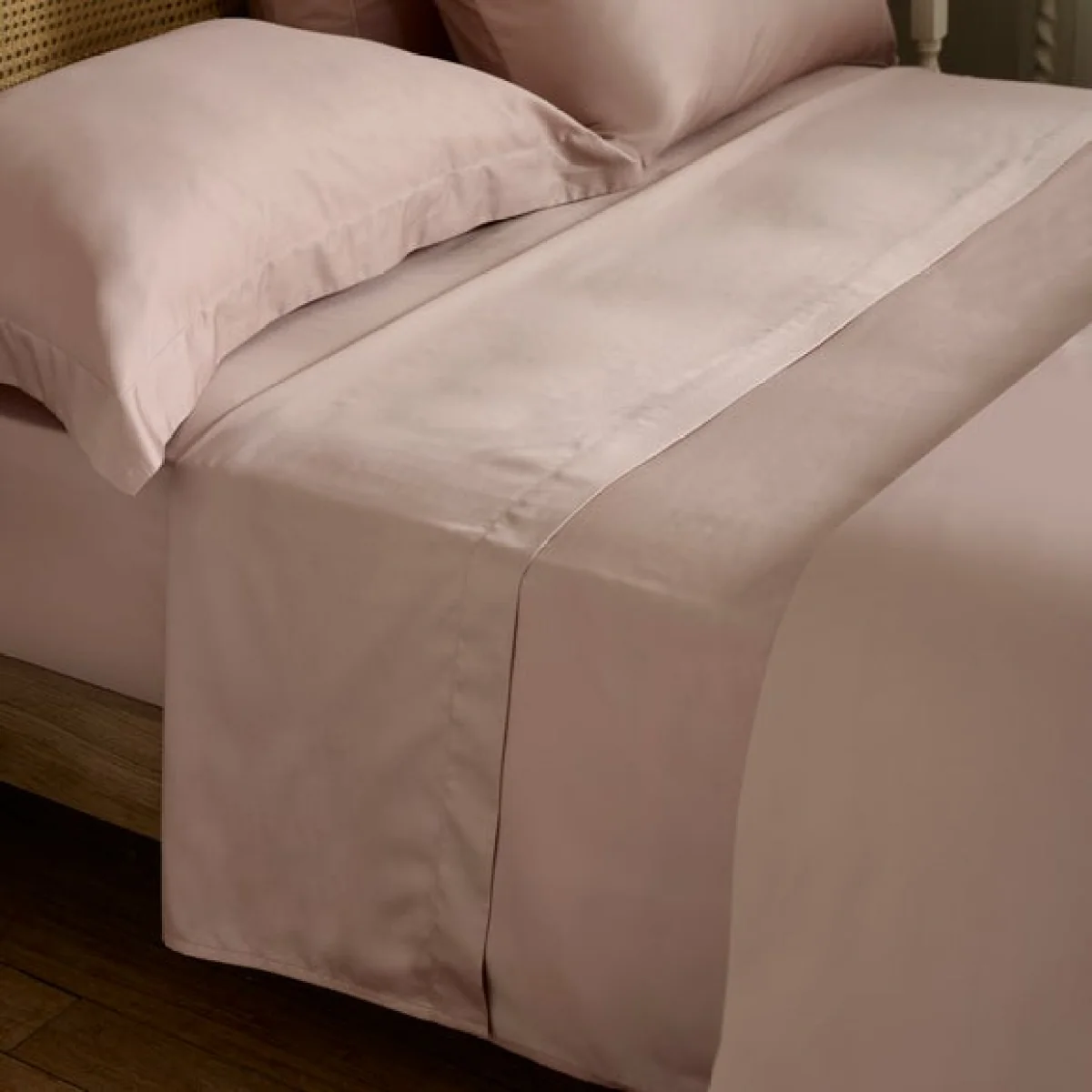 Dorma Luxe Egyptian Cotton Sateen Flat Sheet – image 1