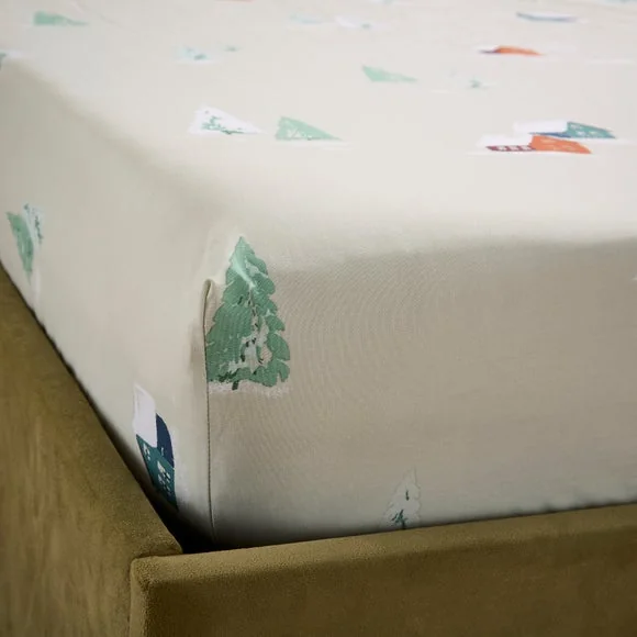 Ski Scene Fitted Sheet – image 2