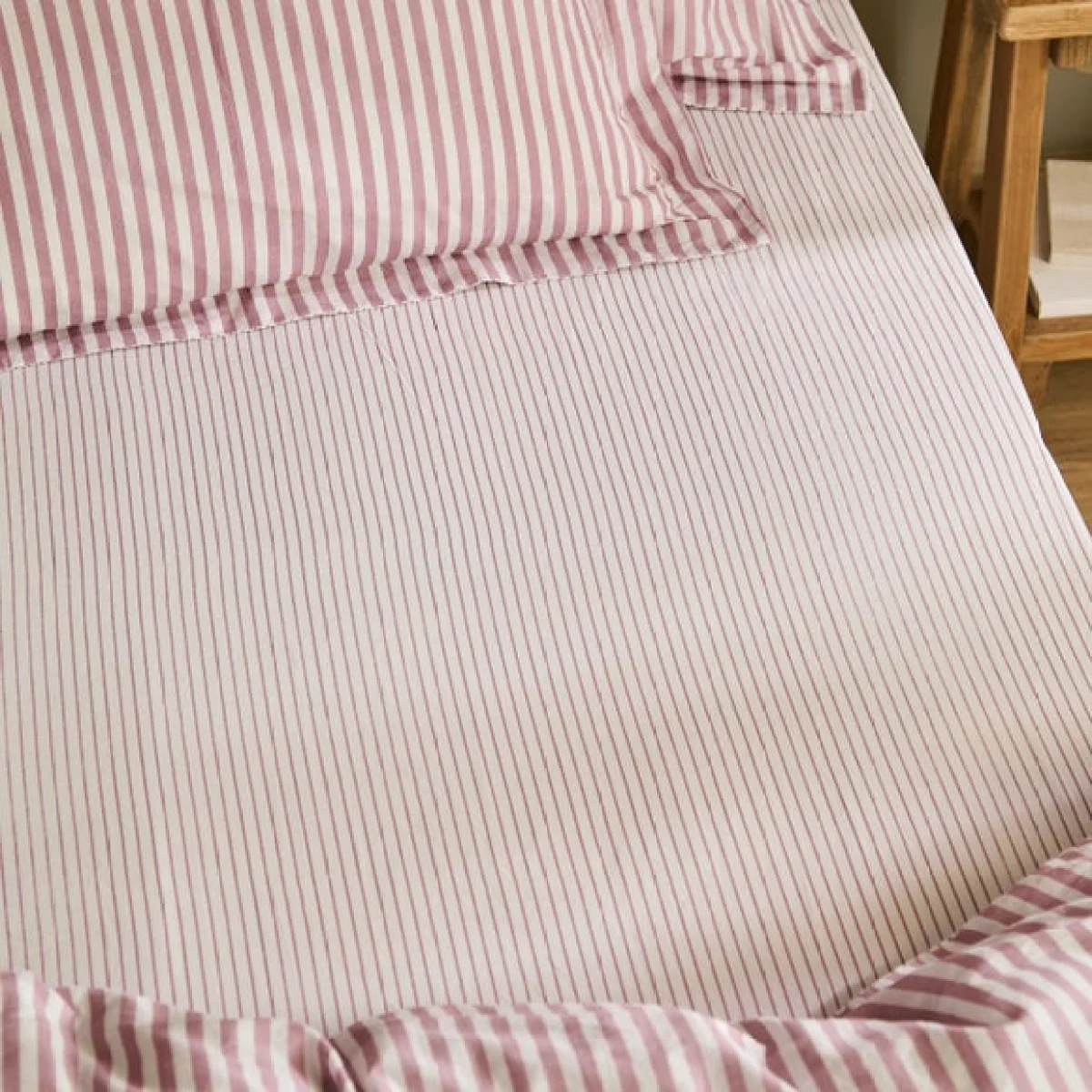 Hebden Narrow Stripe 100% Cotton Fitted Sheet – image 1
