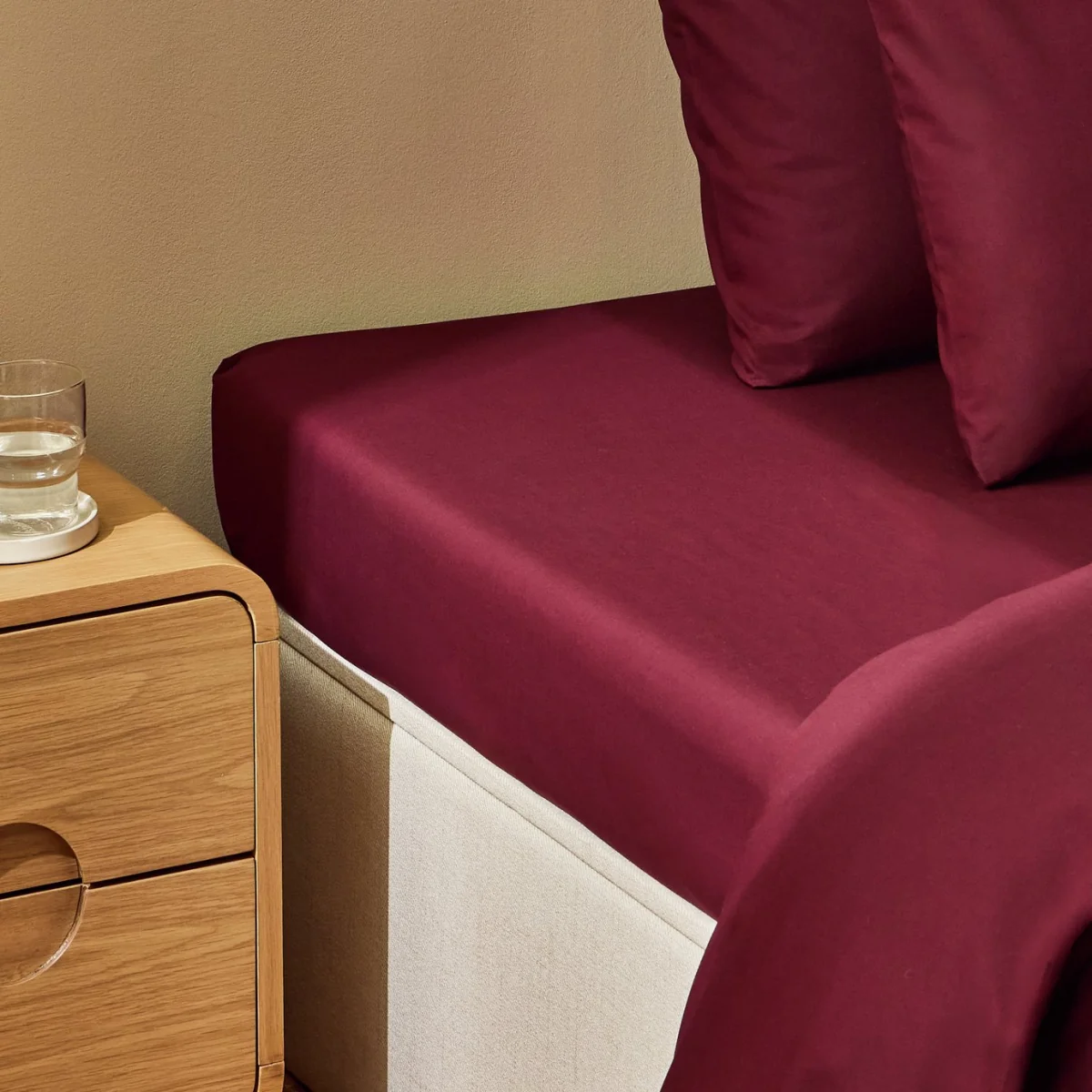 Habitat Cotton 200 TC Plain Burgundy Fitted Sheet - Superking – image 1