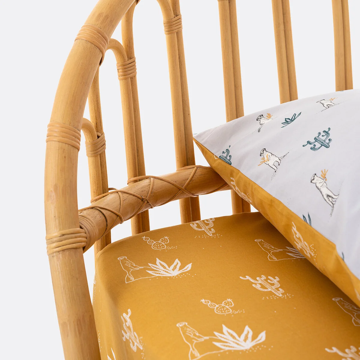 Malu Vintage Rattan Child Bed – image 6