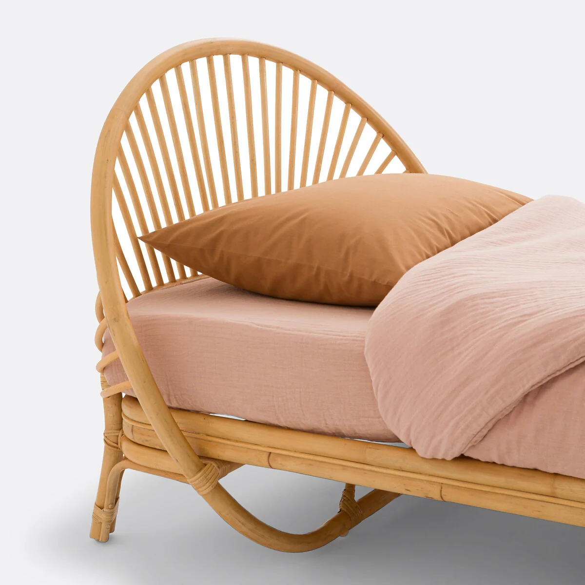 Sielo Rattan Bed – image 6