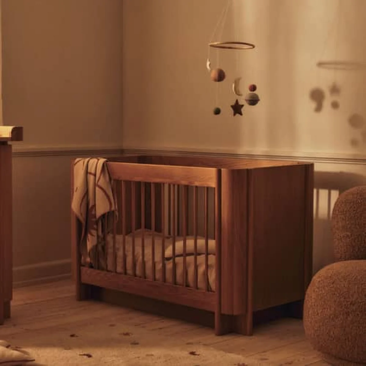 Tilu Convertible baby bed natural wood - Ferm Living – image 4