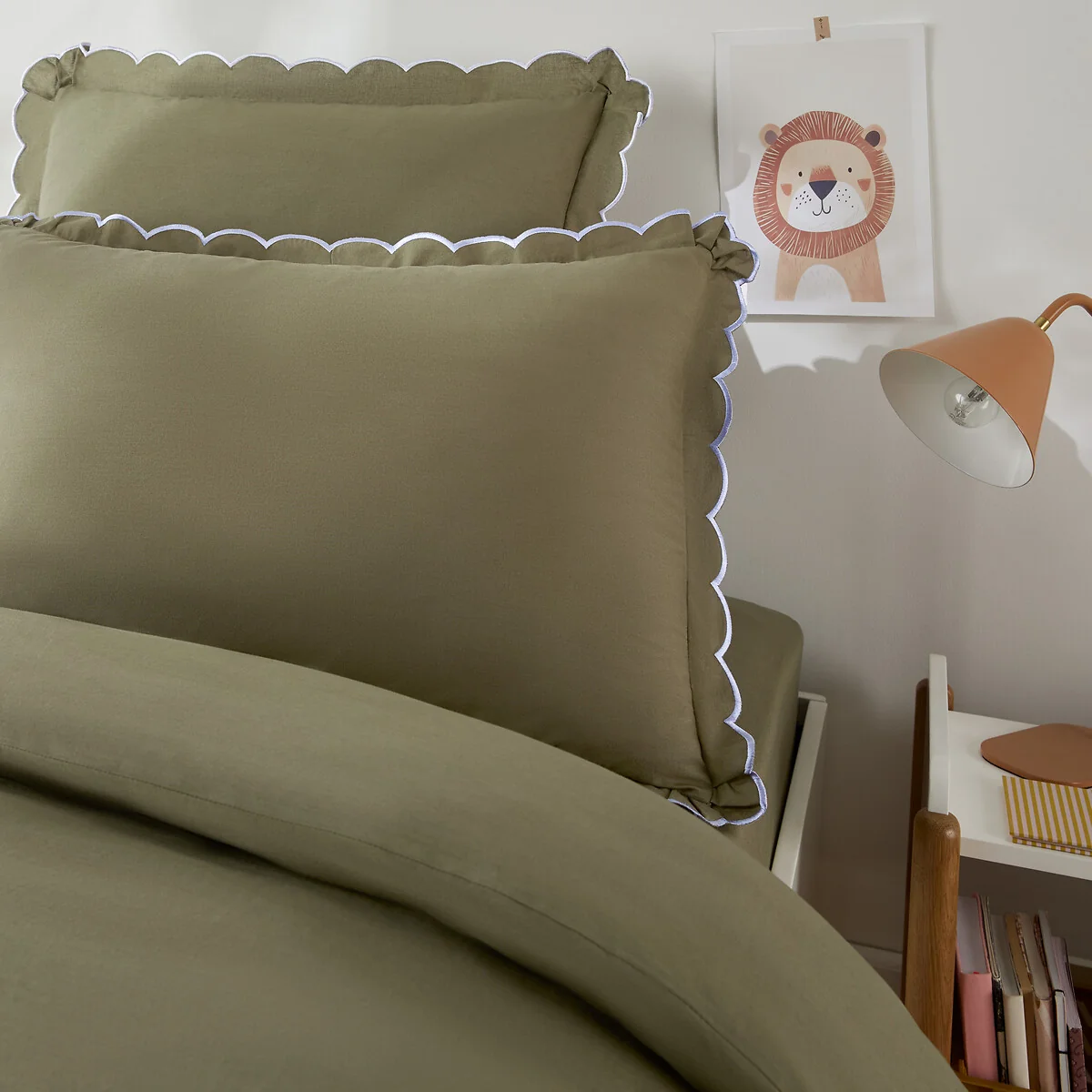 Scenario Plain Washed Cotton Scalloped Child's Pillowcase – image 3