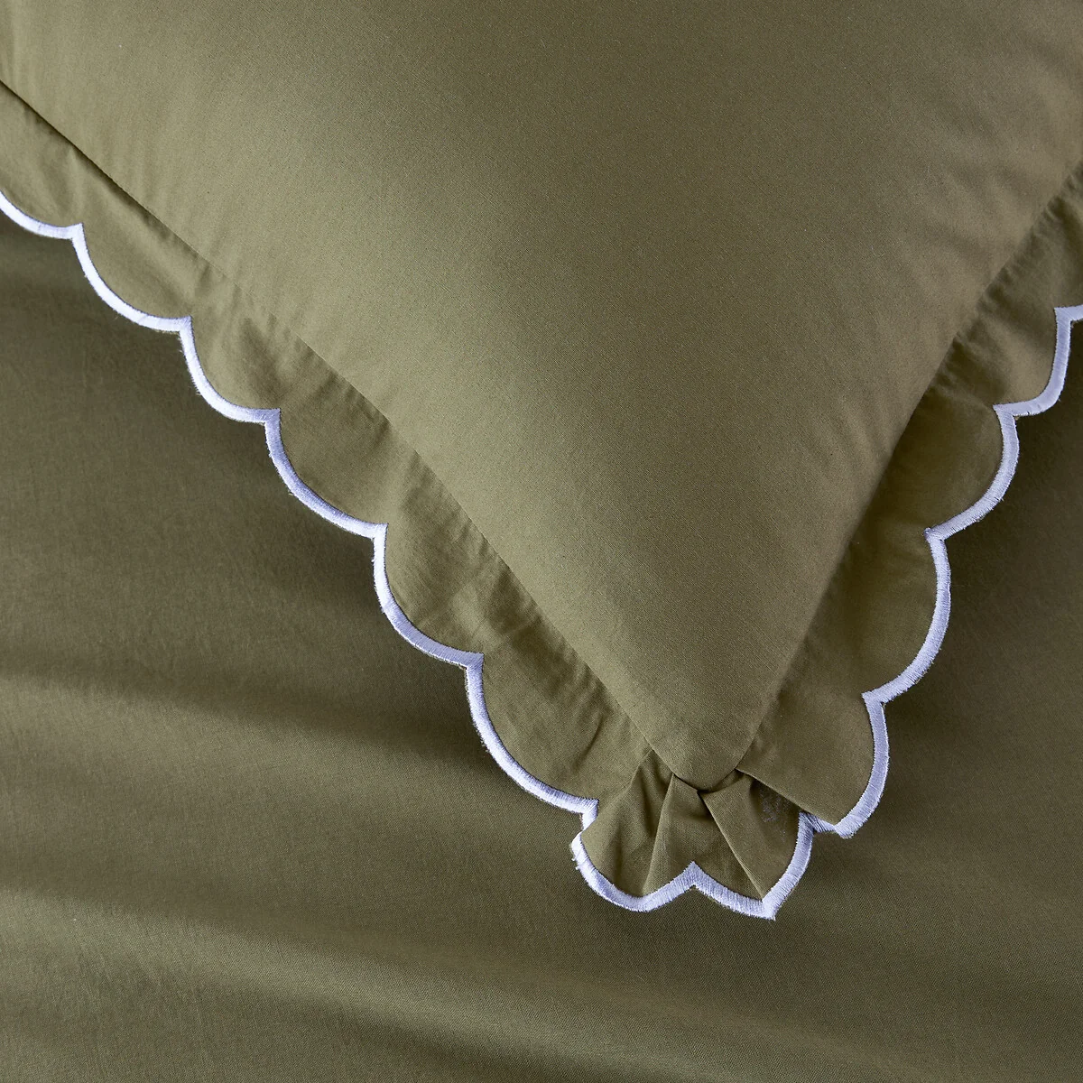 Scenario Plain Washed Cotton Scalloped Child's Pillowcase – image 4
