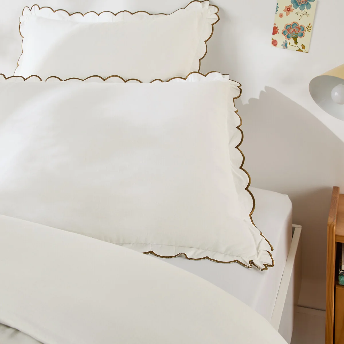 Scenario Plain Washed Cotton Scalloped Child's Pillowcase – image 3