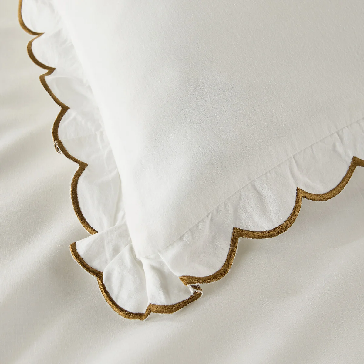 Scenario Plain Washed Cotton Scalloped Child's Pillowcase – image 4
