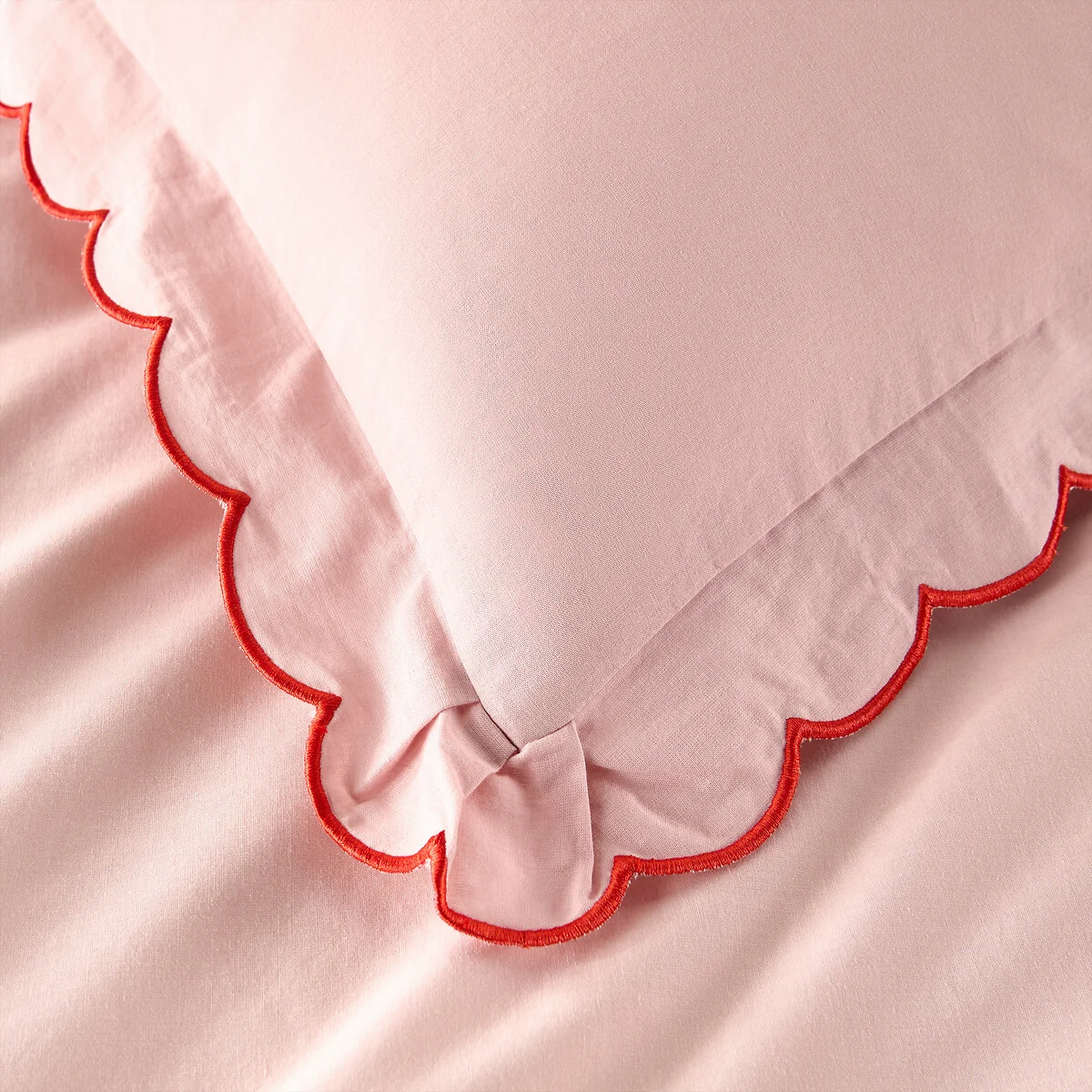 Scenario Plain Washed Cotton Scalloped Child's Pillowcase – image 4