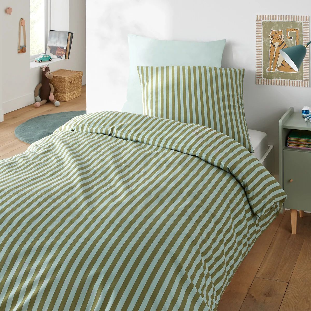 Child's Sacha Green 50% Recycled Cotton Duvet Cover Set with Square Pillowcase – image 2