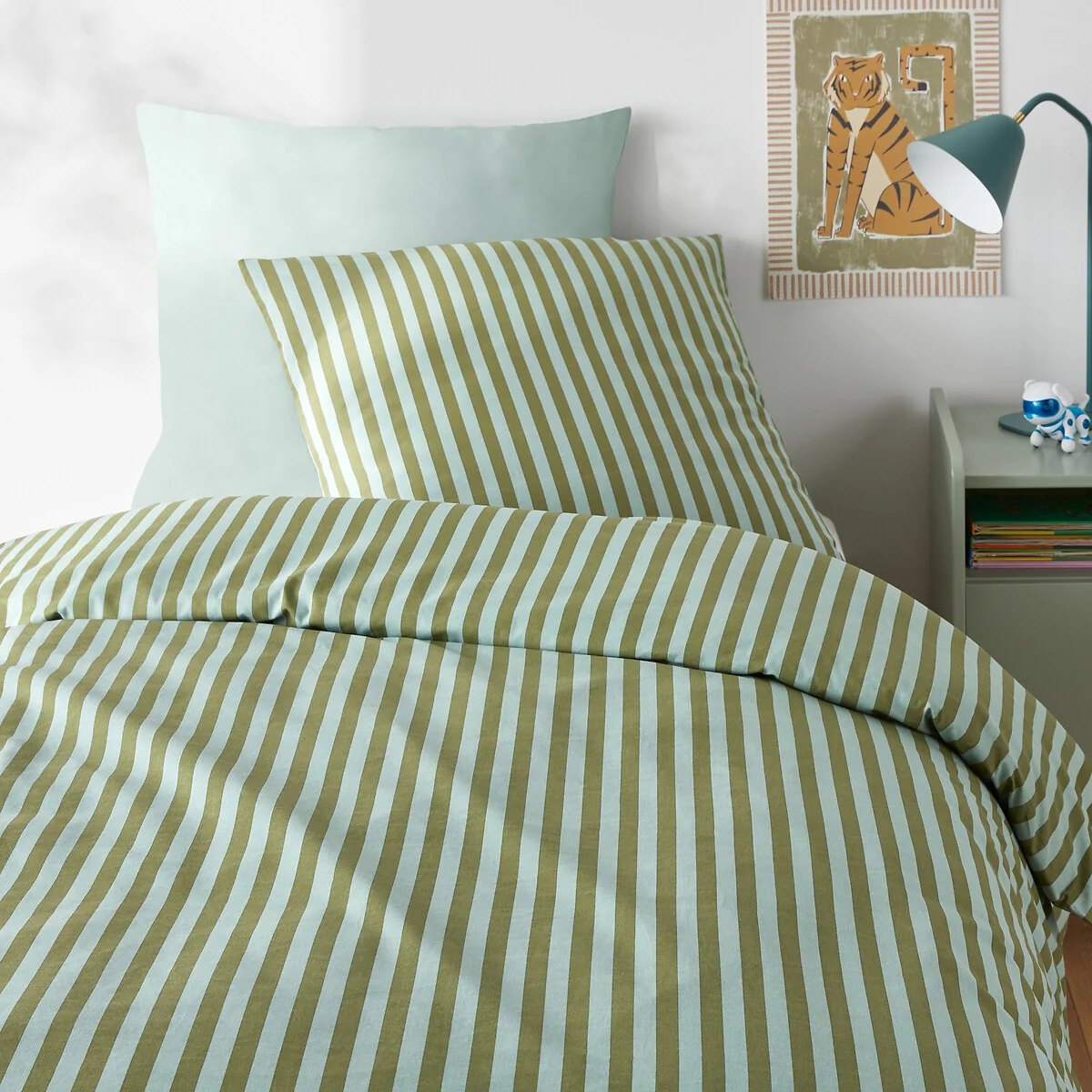Child's Sacha Green 50% Recycled Cotton Duvet Cover Set with Square Pillowcase – image 1
