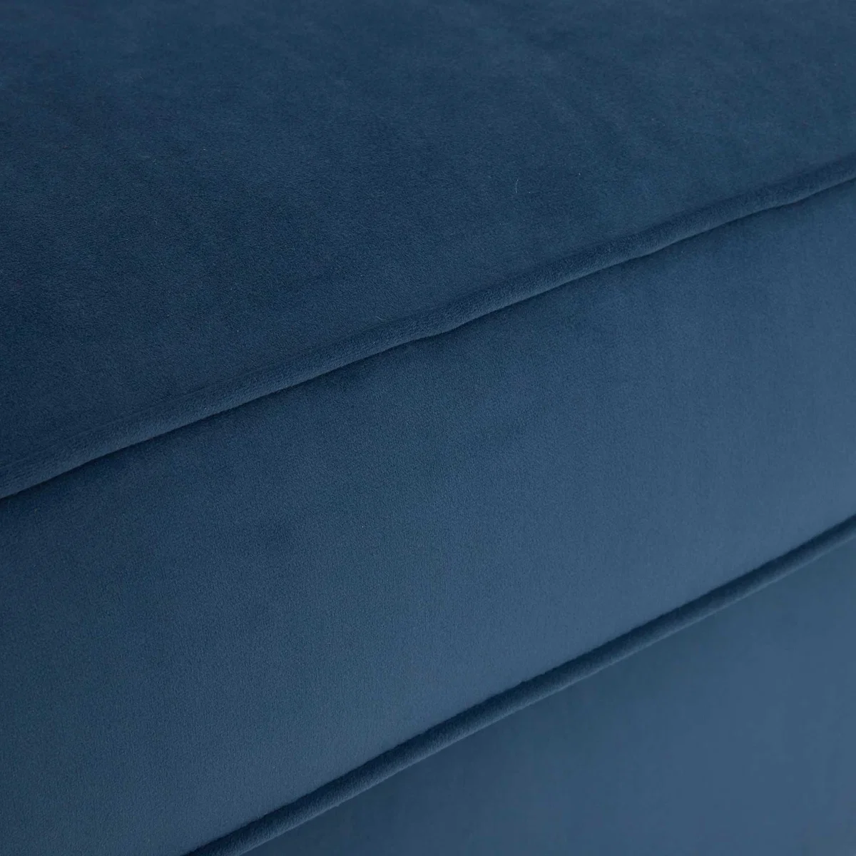 Maddox Extra Large Chesterfield Sofa – image 8