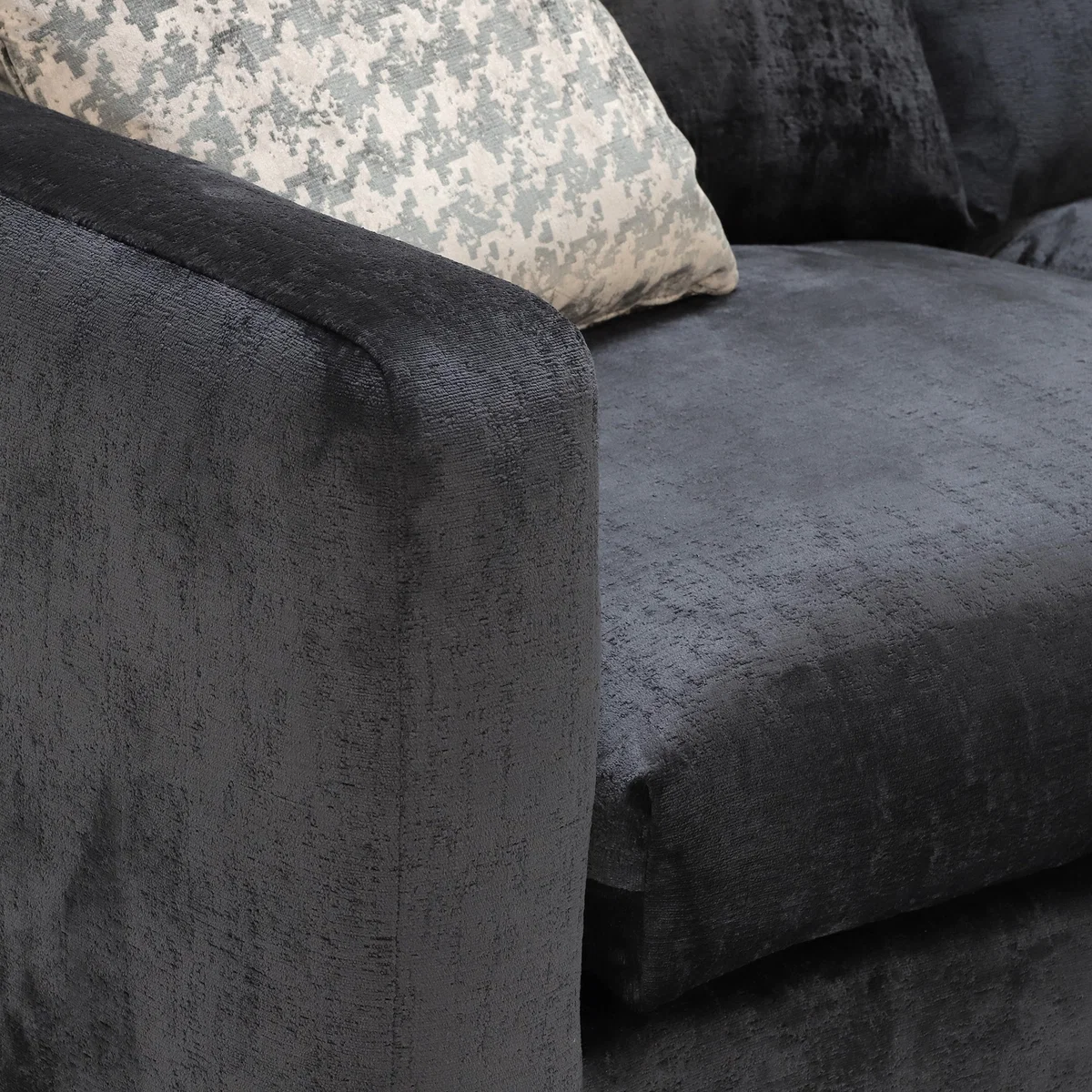 Cornell Large Sofa – image 4