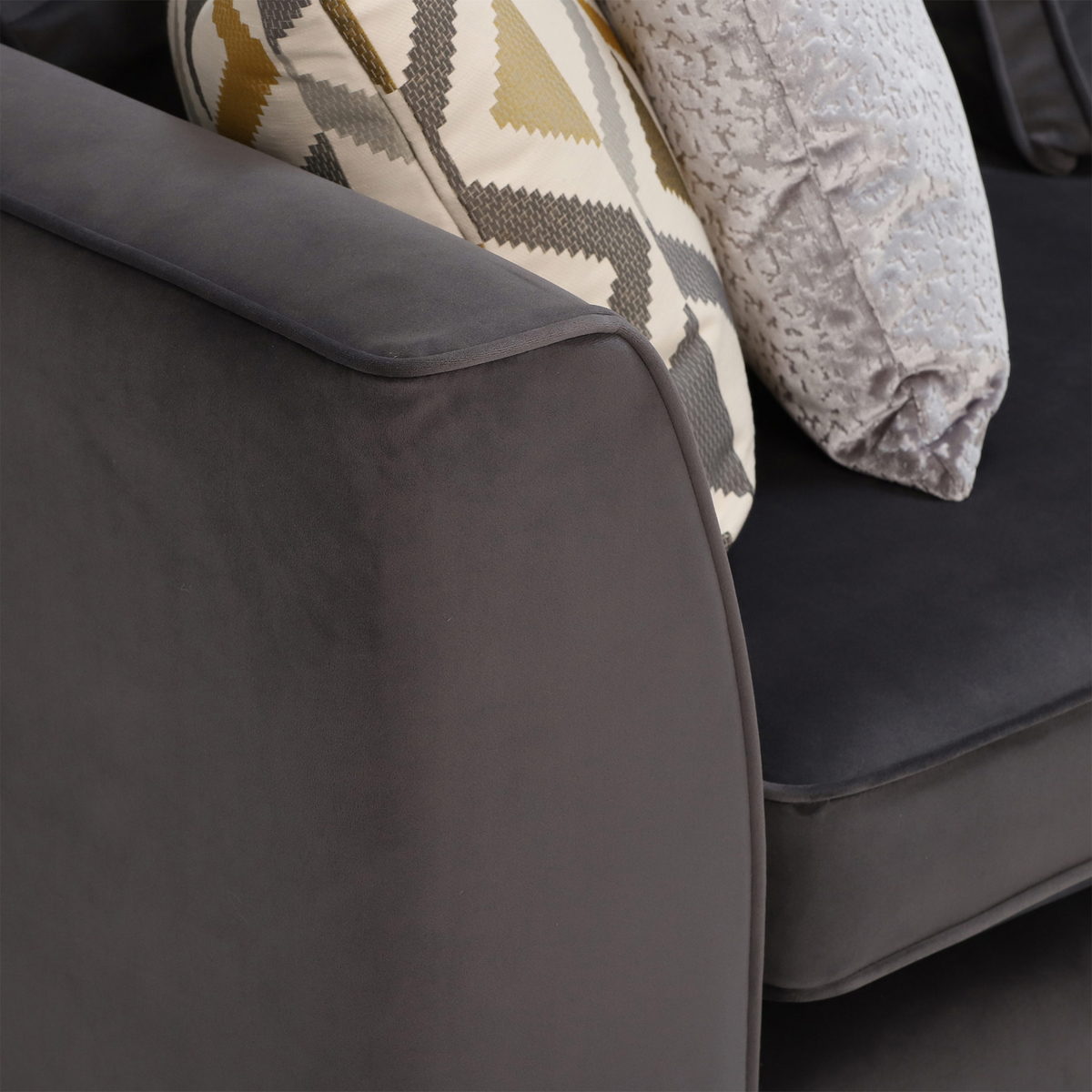 Conza Large Right Hand Facing Pillow Back Chaise Sofa – image 5