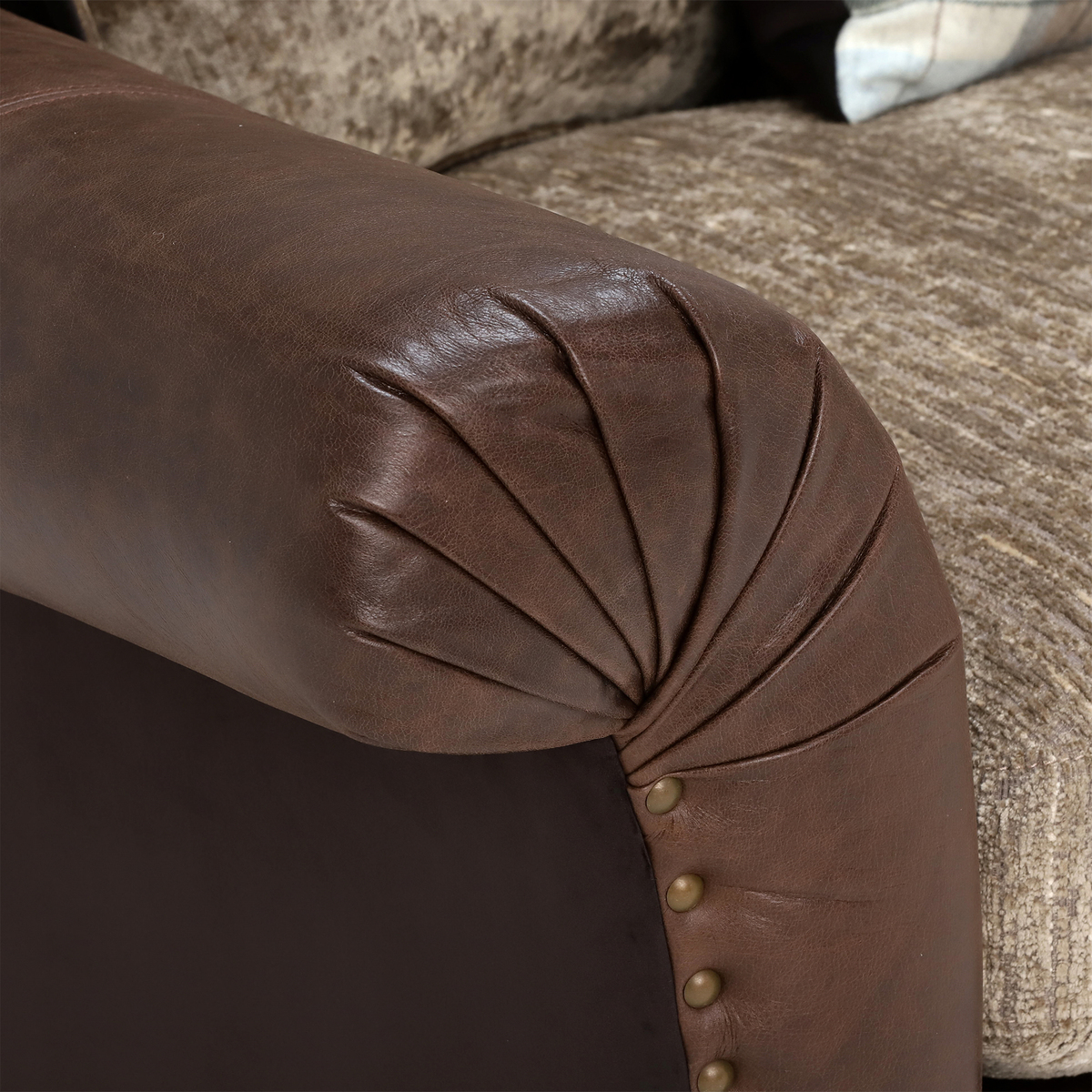 Beaumont Pillow Back 4 Seater Split Frame Sofa – image 4