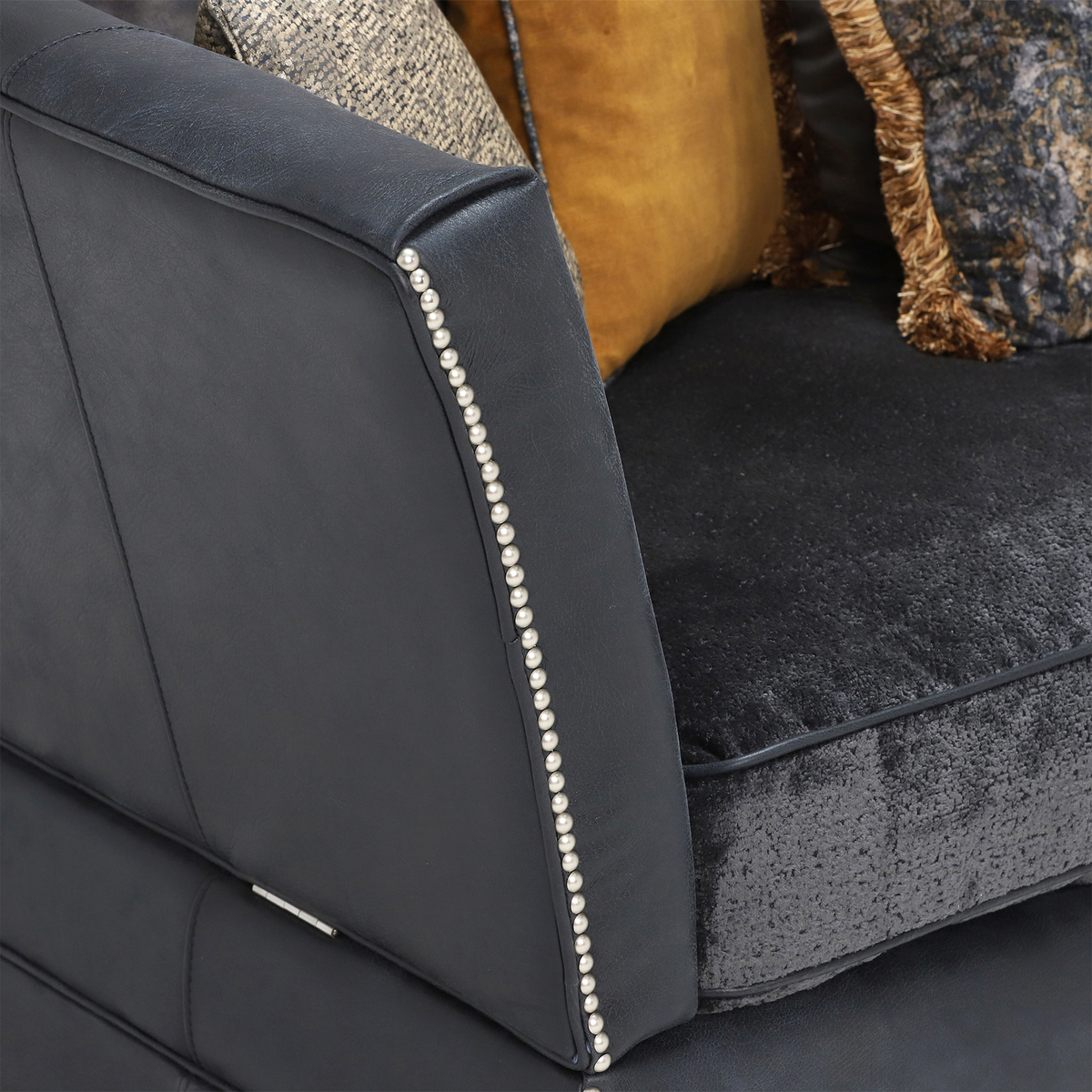 Eversley Large Sofa – image 4