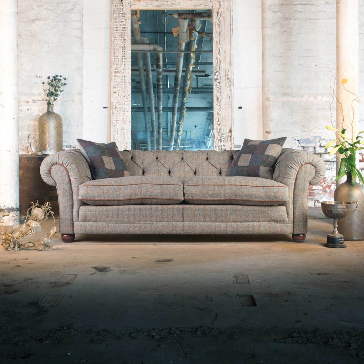 Harris Tweed Castlebay Petit Chesterfield Sofa – image 2