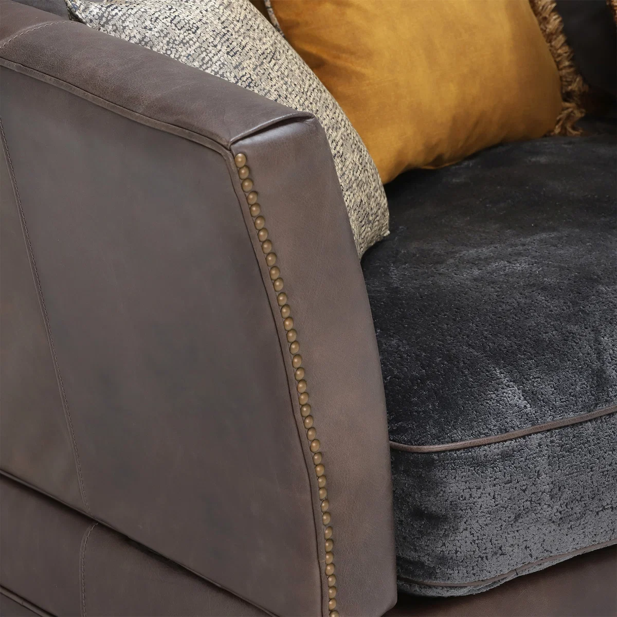 Eversley Grand Sofa – image 4
