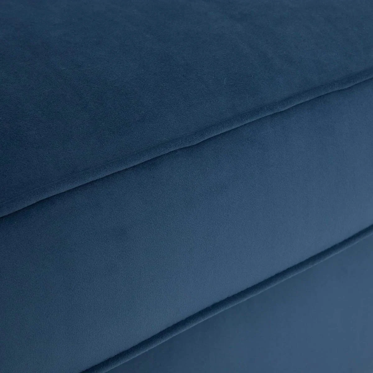 Maddox Large Chesterfield Sofa – image 8
