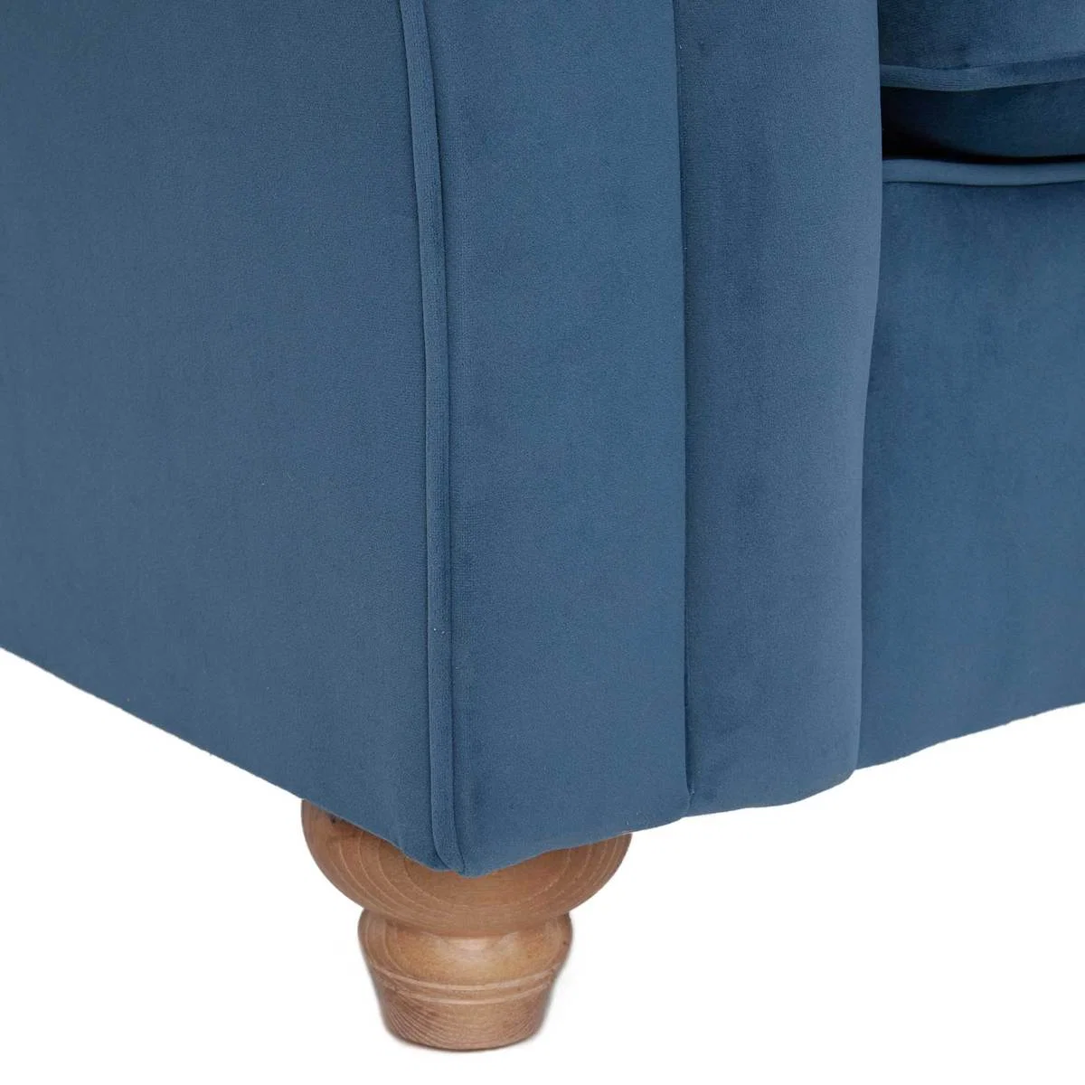Maddox Large Chesterfield Sofa – image 9