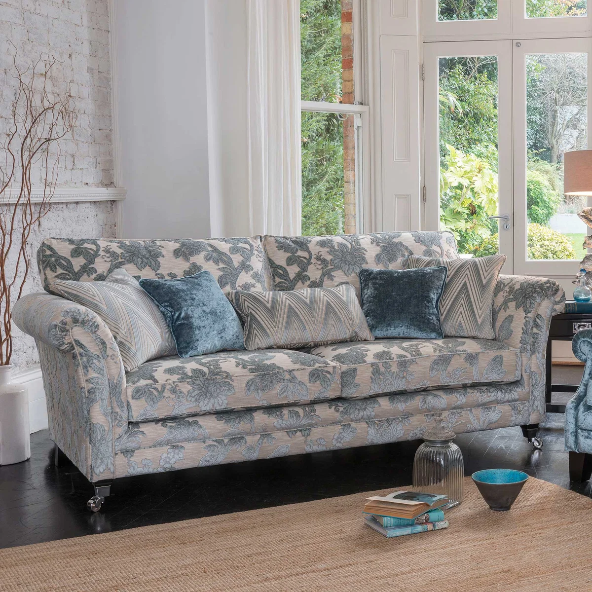Lassington Grand Sofa – image 3