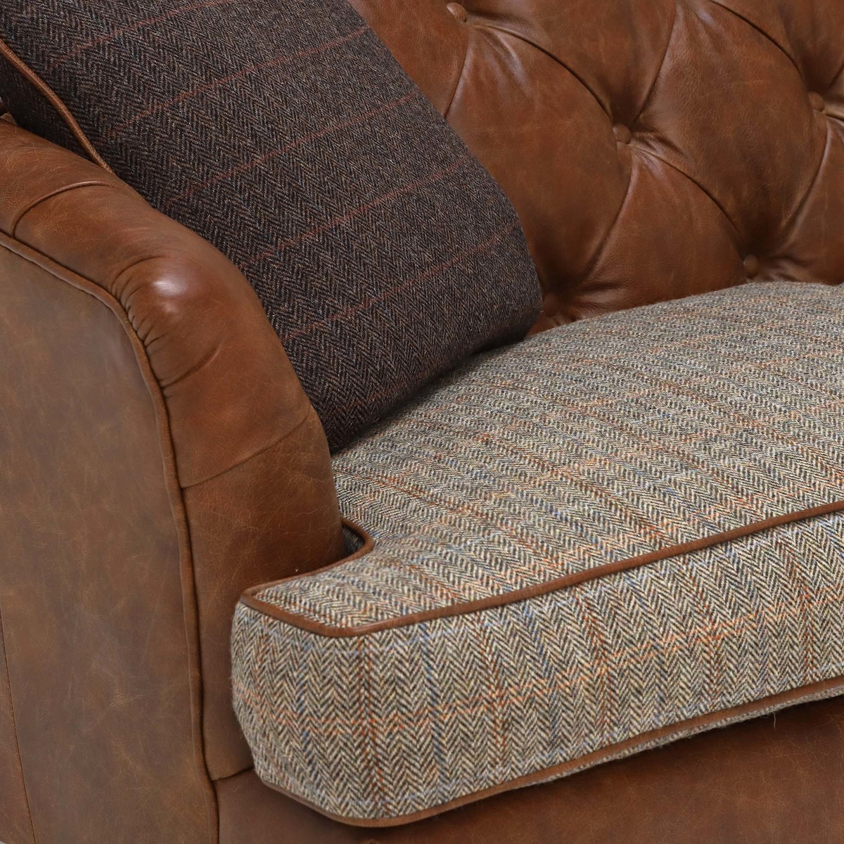 Harris Tweed Dalmore Petit Sofa, Bracken Herringbone and Brompton Tan – image 4
