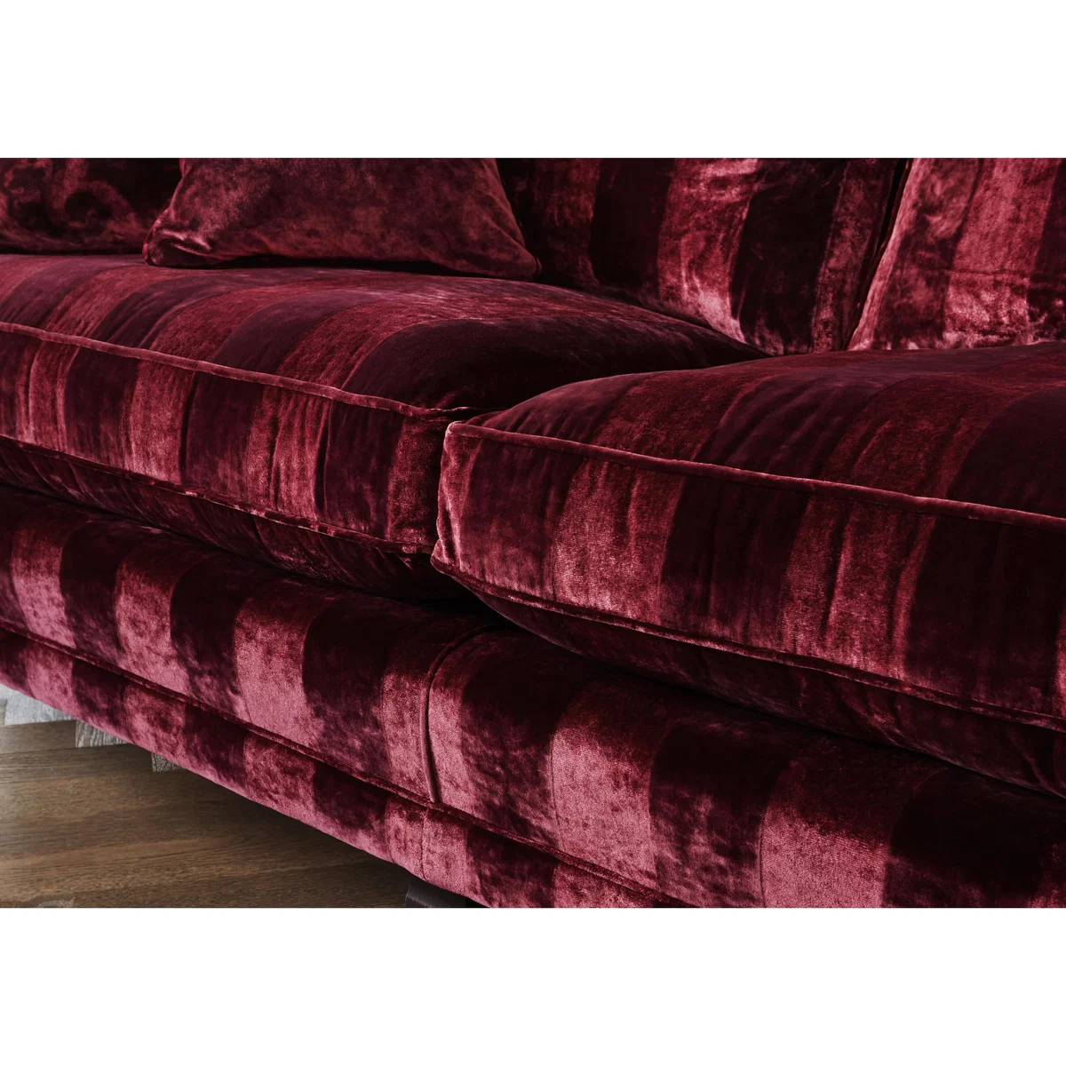 Duresta - Berkeley 4 Seater Classic Back Sofa - Red – image 7