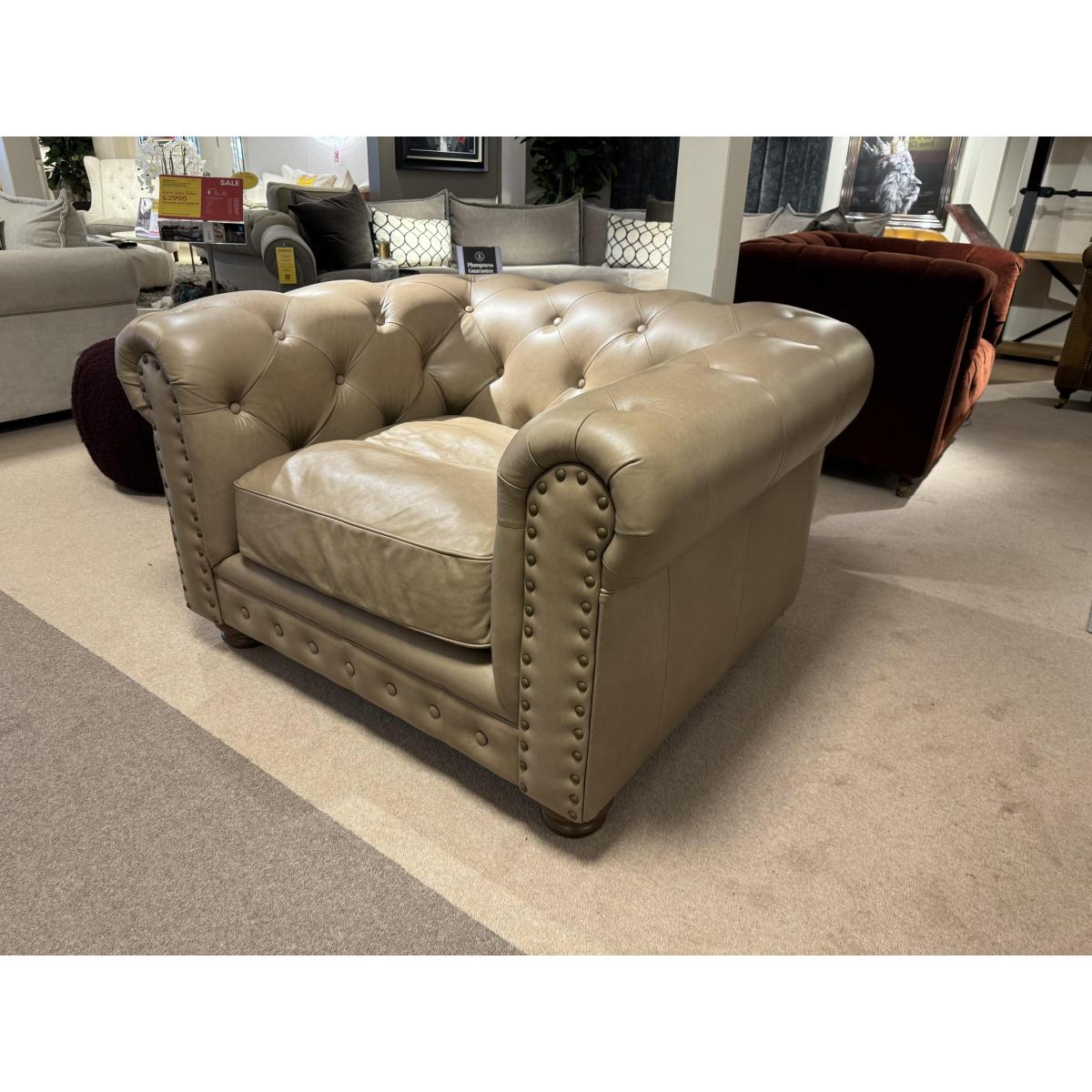 Alexander and James - Hugo Leather Chair – image 3