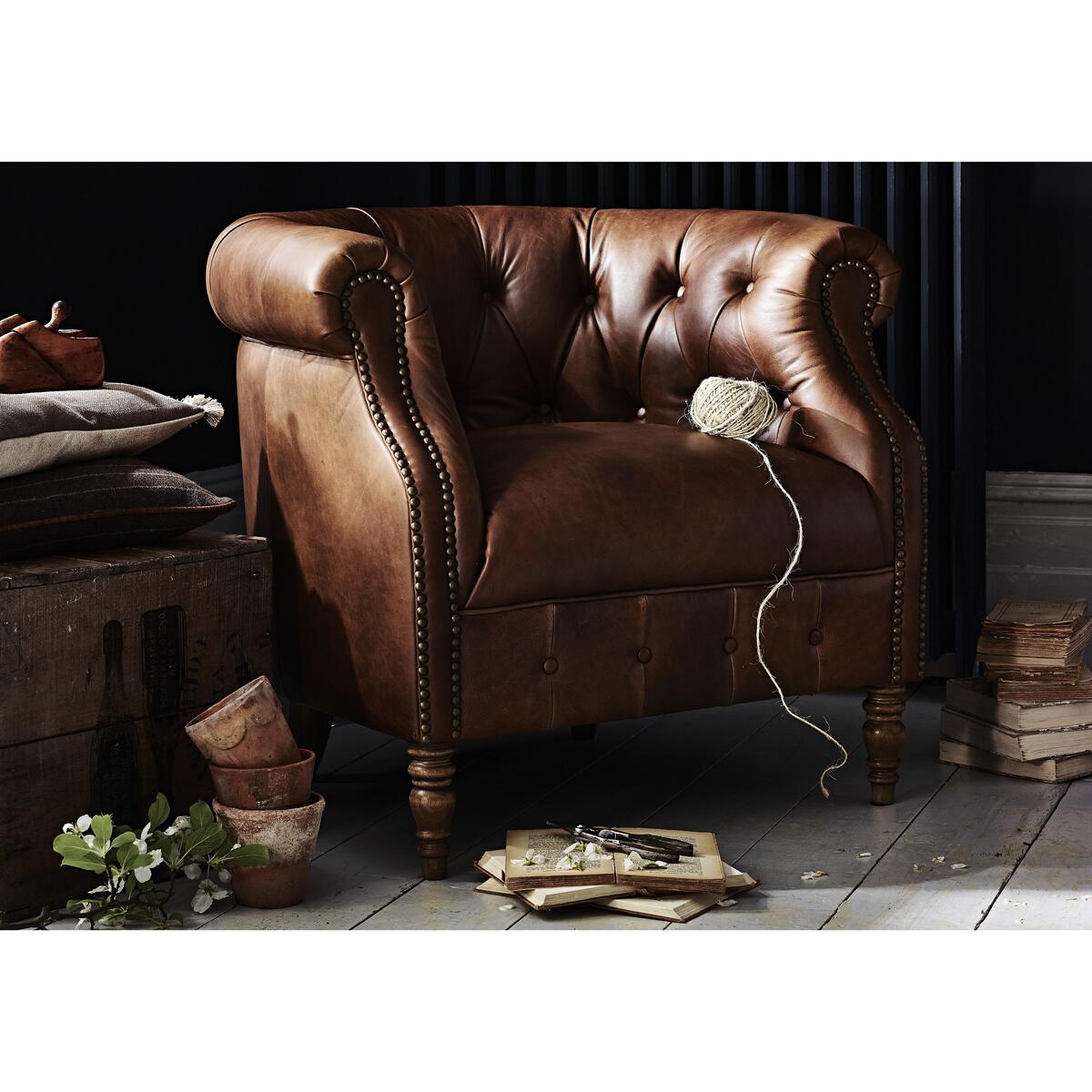 Alexander and James - Camden Collection Dukes Leather Buttoned Armchair - Grey – image 2