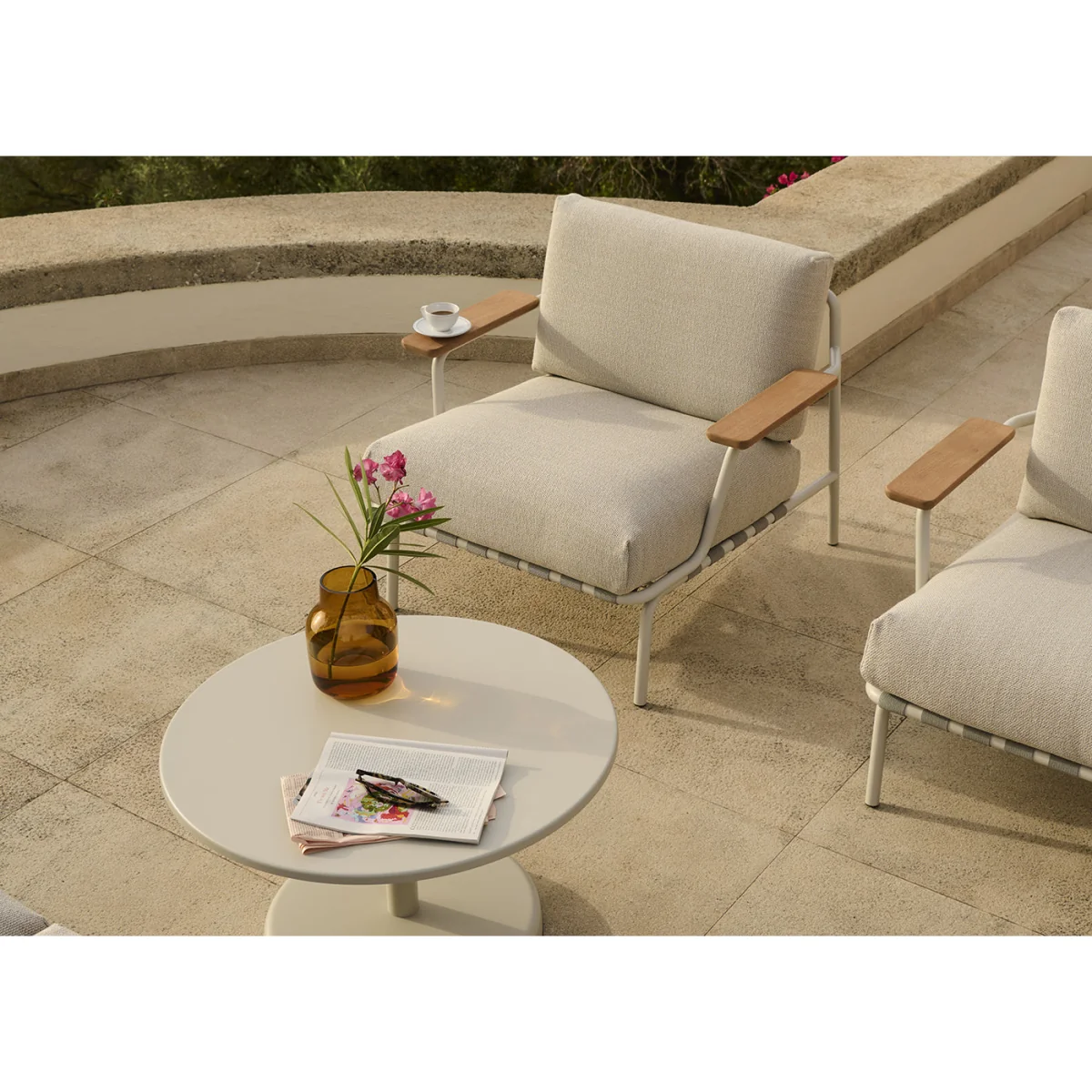Muuto Settle Outdoor Lounge Chair in Laze 1/Grey – image 2
