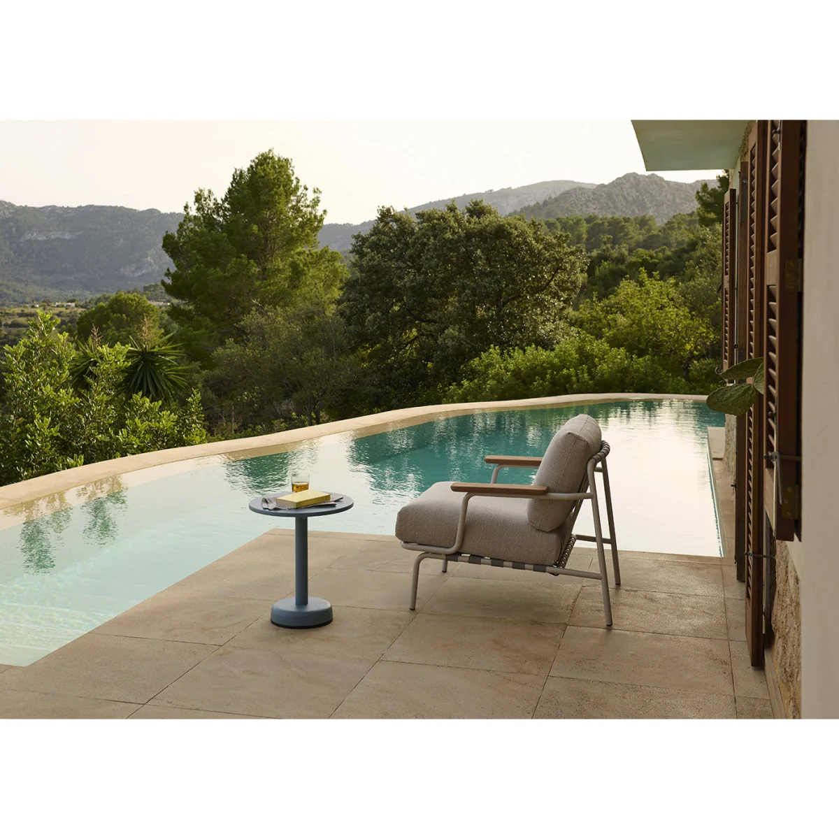Muuto Settle Outdoor Lounge Chair in Laze 1/Grey – image 5