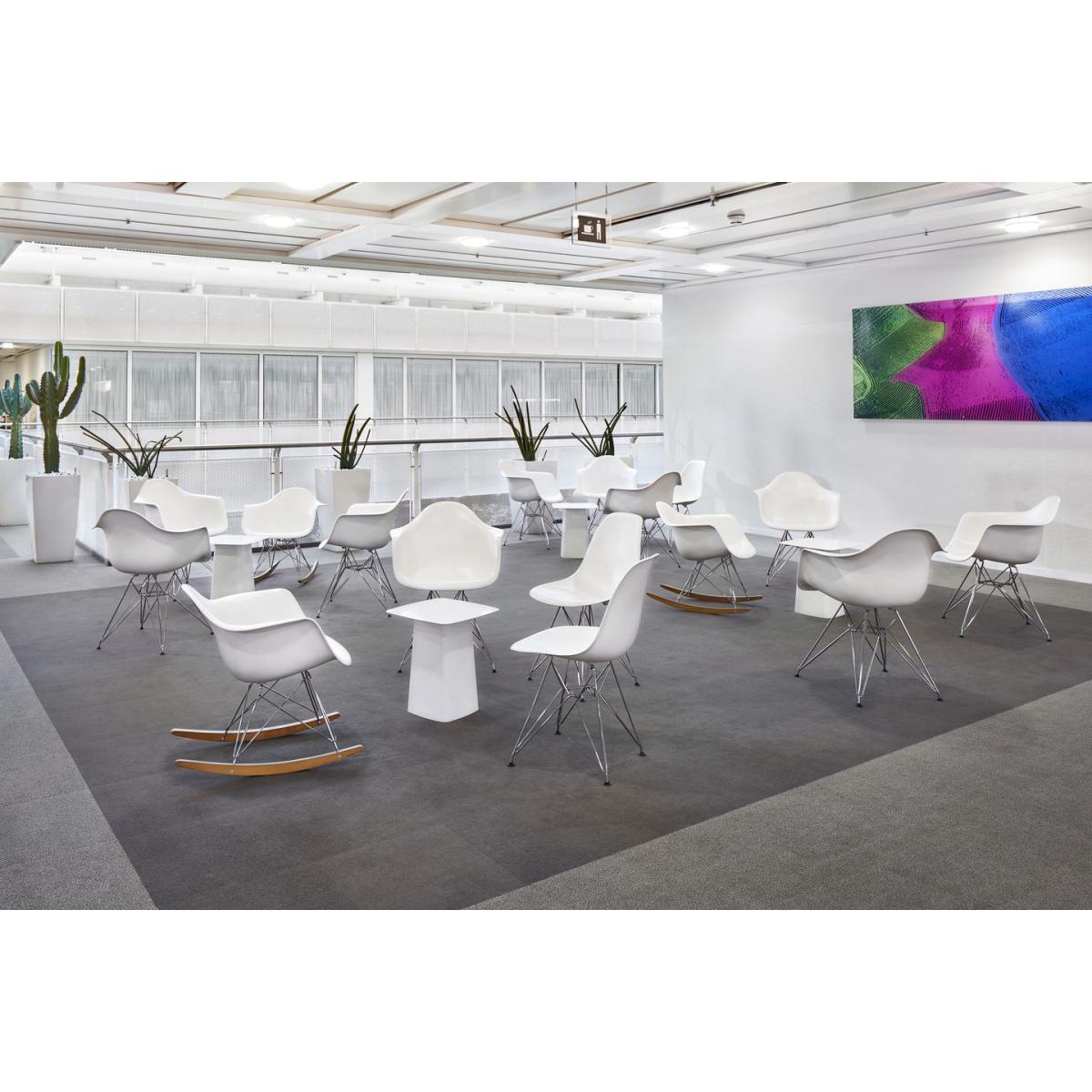 DAR - Eames Plastic Armchair Armchair - / (1950) - Chromed legs by Vitra White – image 4