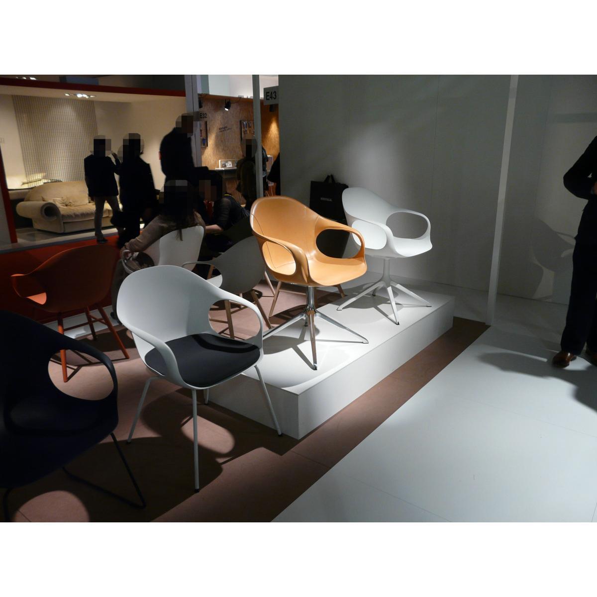 Elephant Armchair - Plastic shell & metal legs by Kristalia Black – image 5