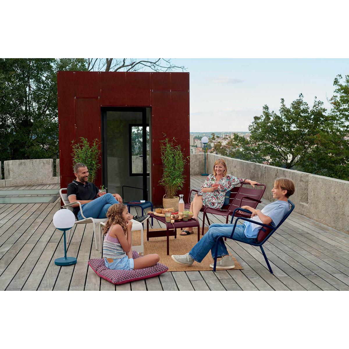 Luxembourg Low armchair - / Aluminium by Fermob Red – image 2