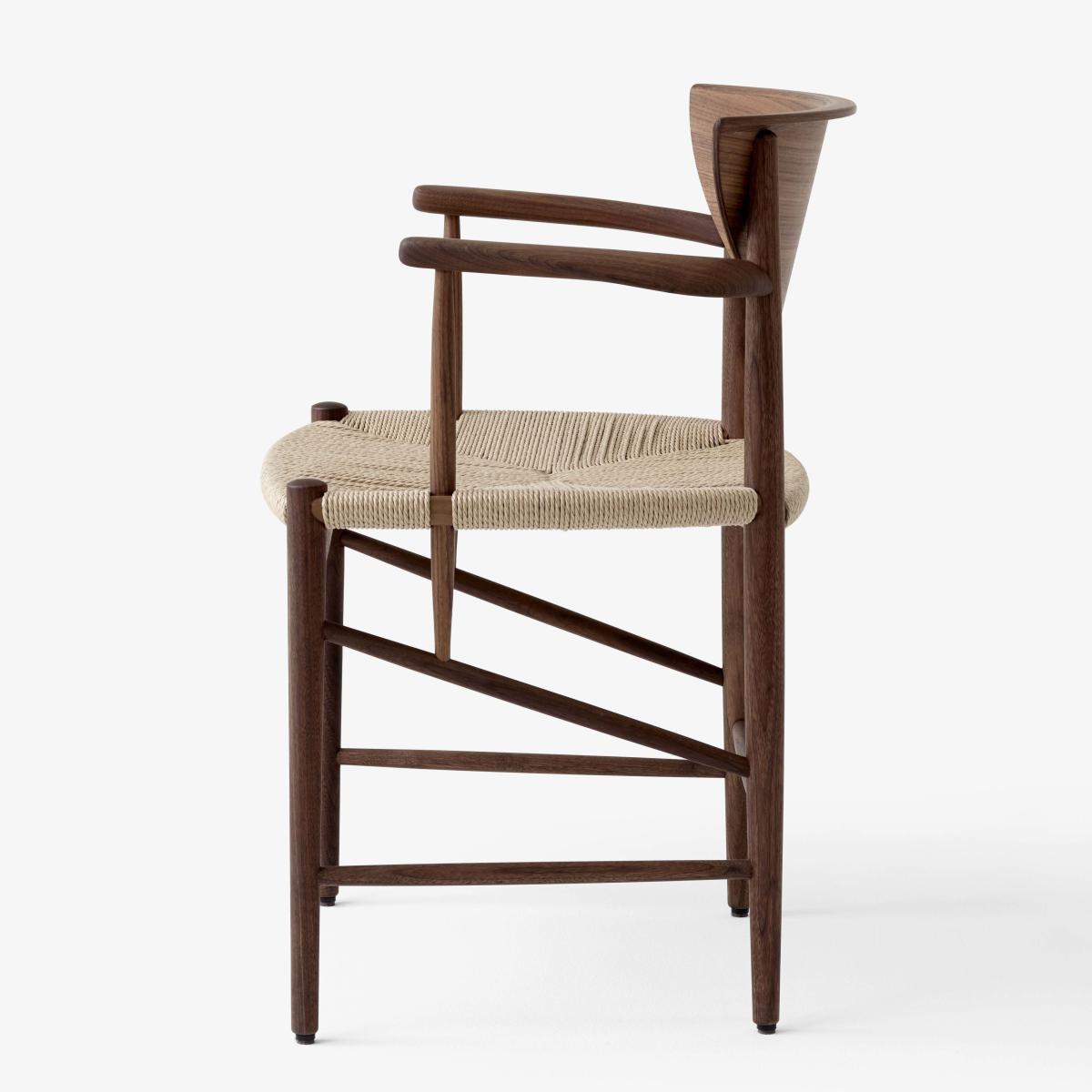Drawn HM4 Armchair - / (1956) by &tradition Natural wood – image 3