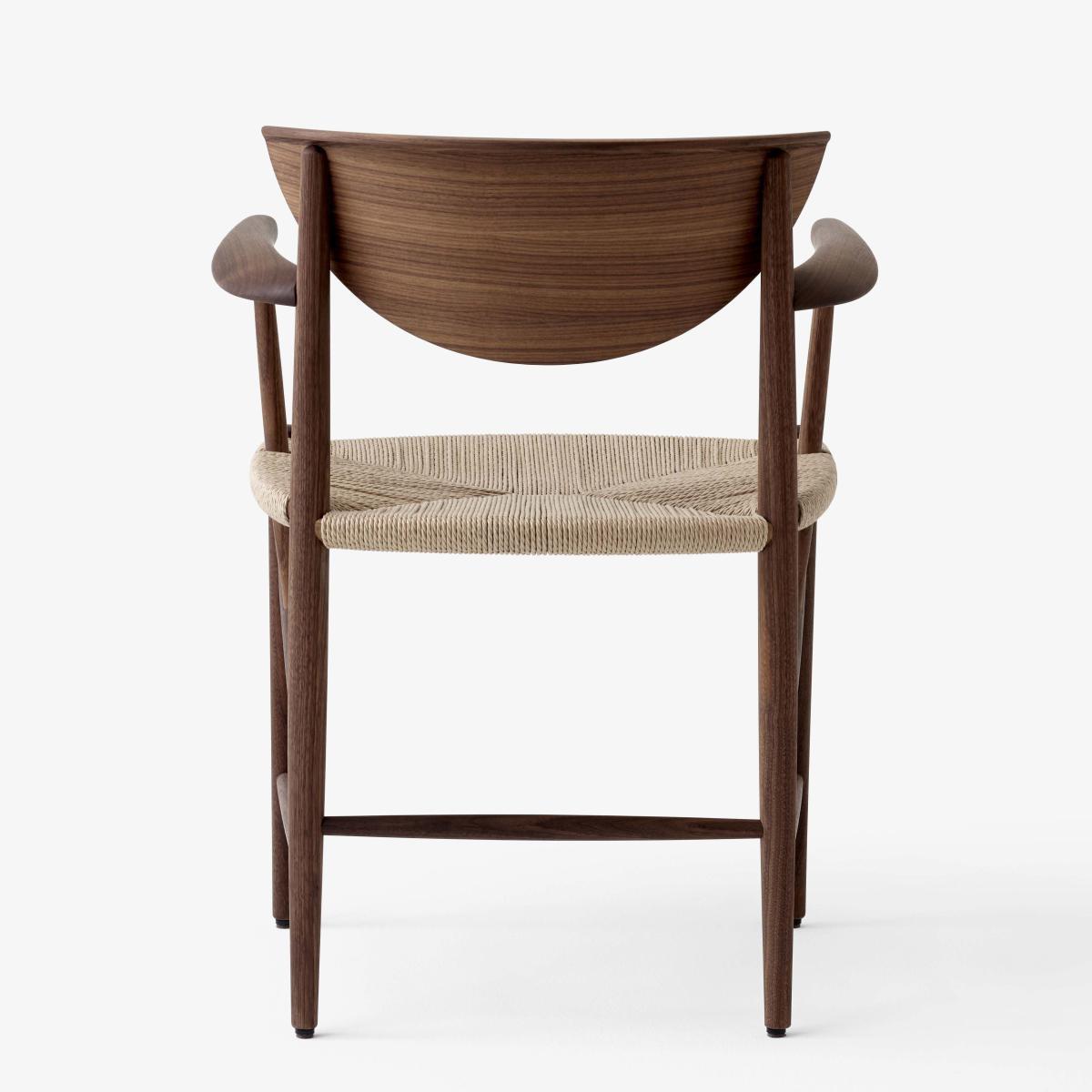 Drawn HM4 Armchair - / (1956) by &tradition Natural wood – image 4