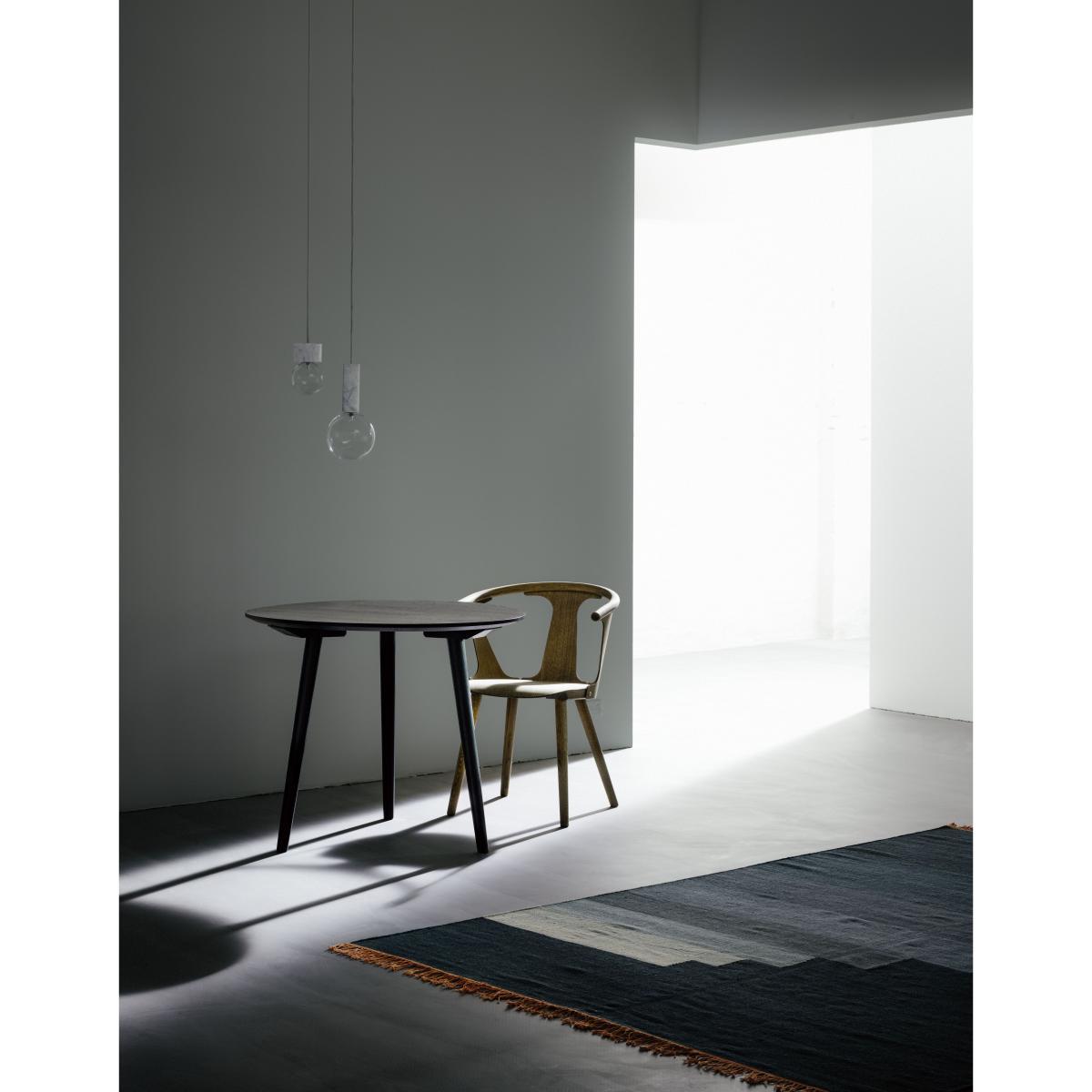 In Between SK1 Armchair - Frêne by &tradition Black – image 2