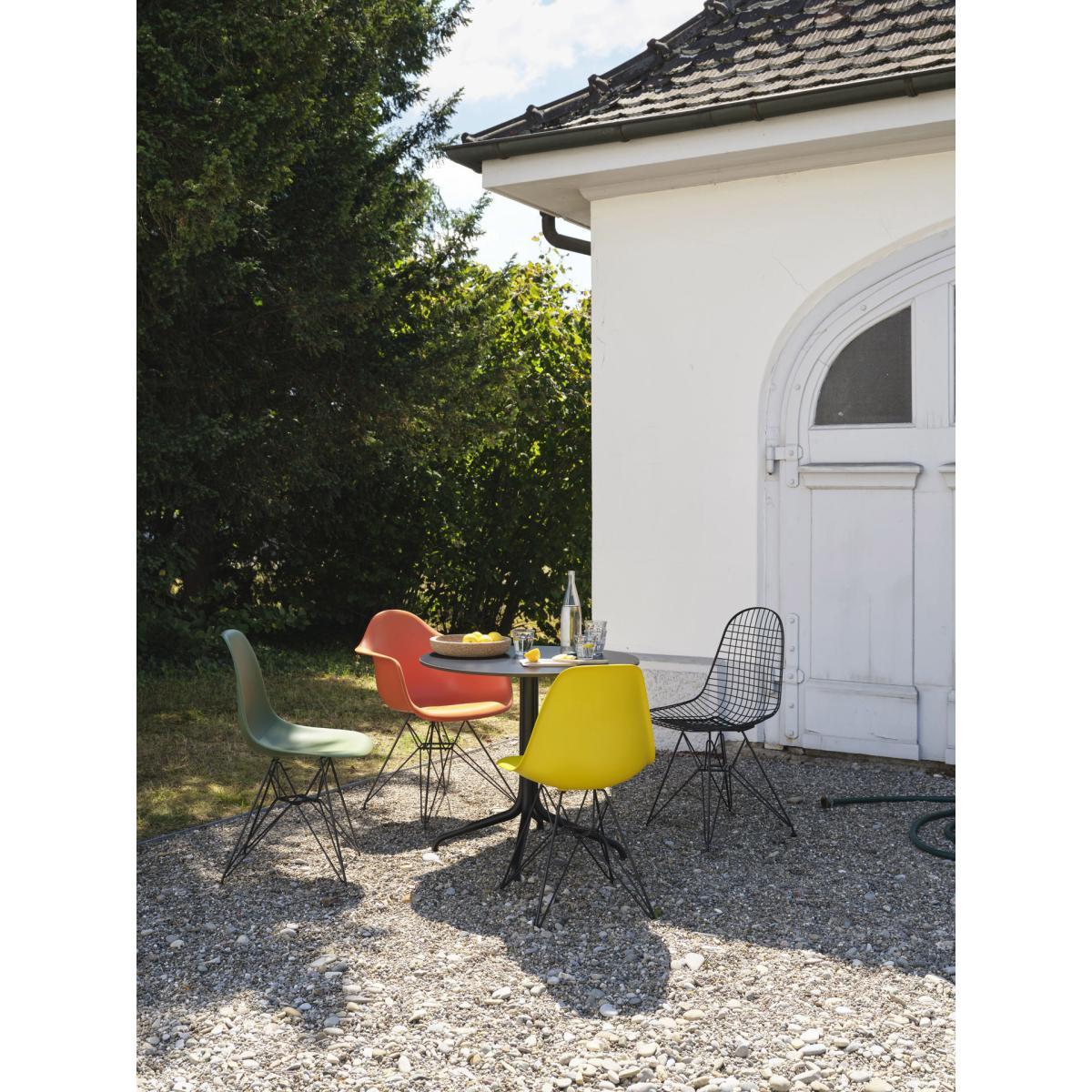 DAR - Eames Plastic Armchair Armchair - / (1950) - Black legs by Vitra Black – image 5