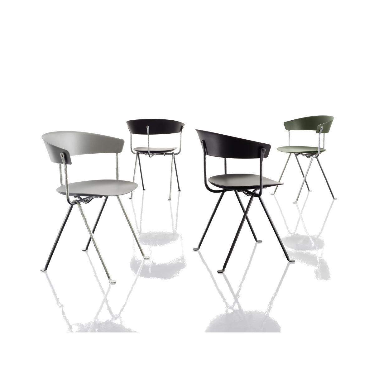 Officina Armchair - Polypropylen by Magis Black – image 2