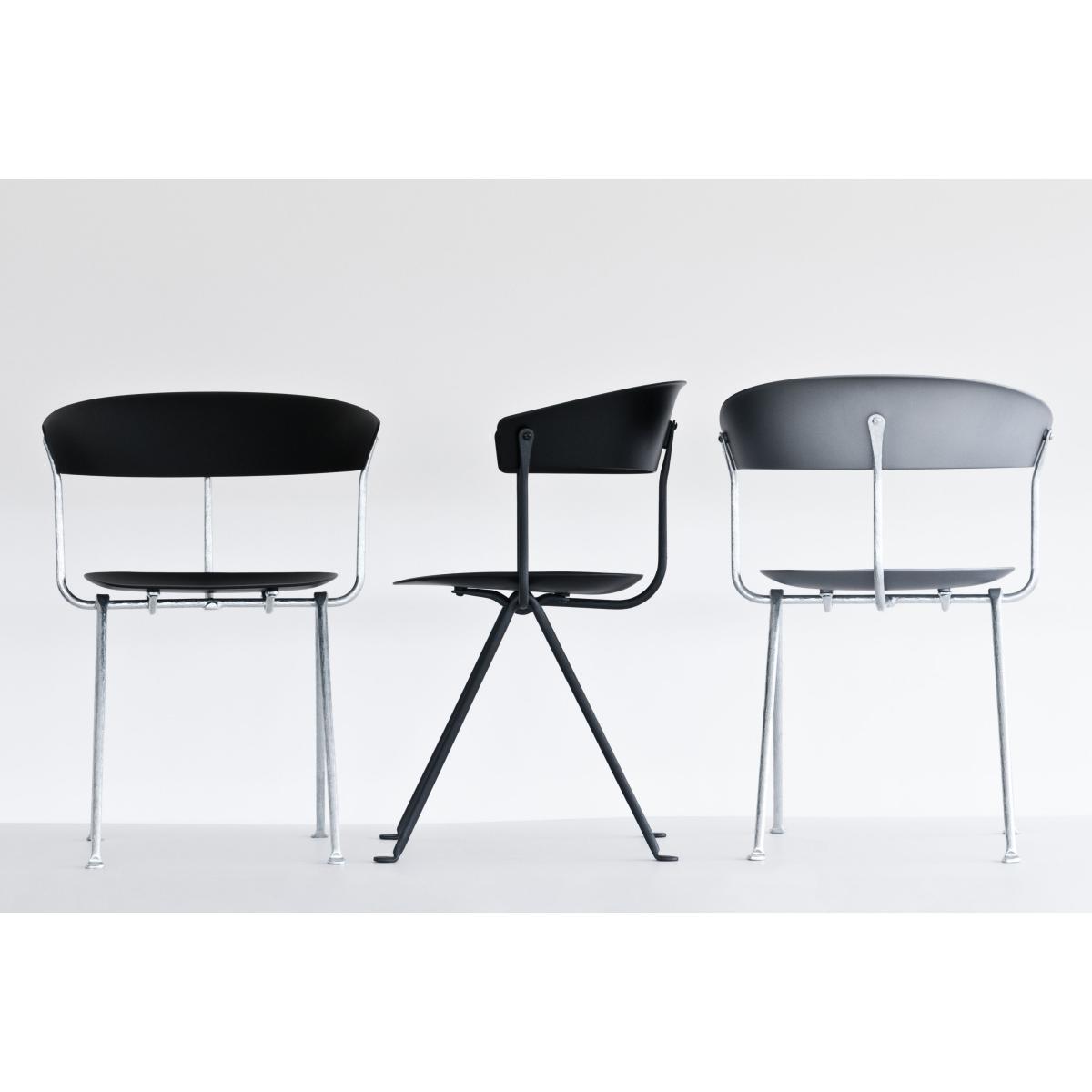 Officina Armchair - Polypropylen by Magis Black – image 3