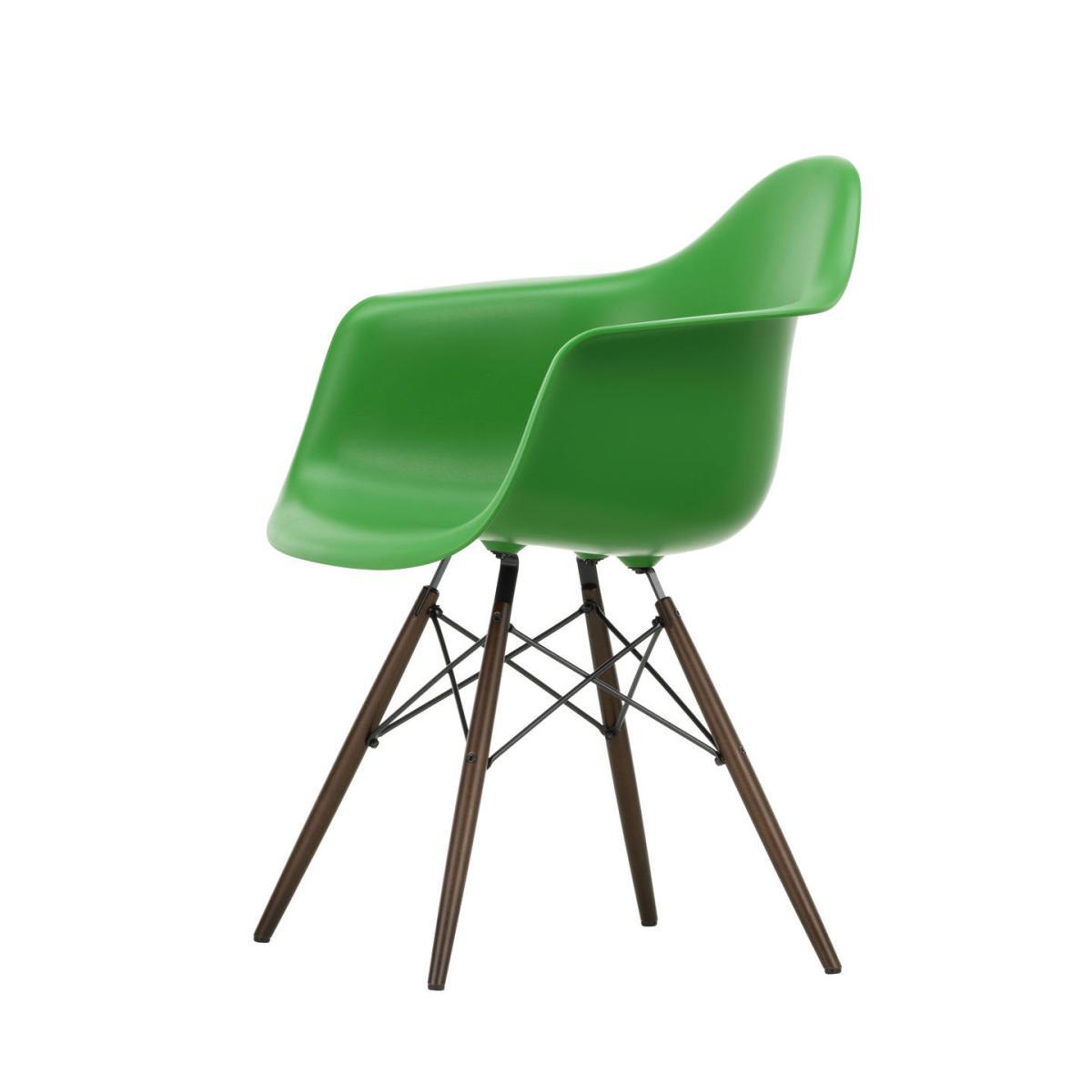 DAW - Eames Plastic Armchair Armchair - / (1950) - Dark wood legs by Vitra Green – image 2