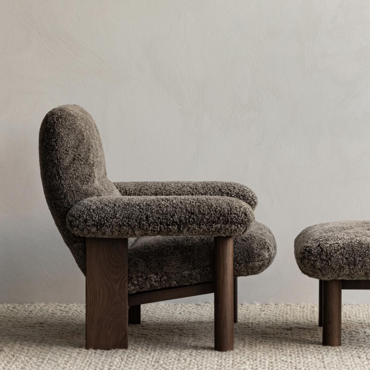 Audo Copenhagen Brasilia armchair Sheepskin root brown dark stained oak legs – image 2
