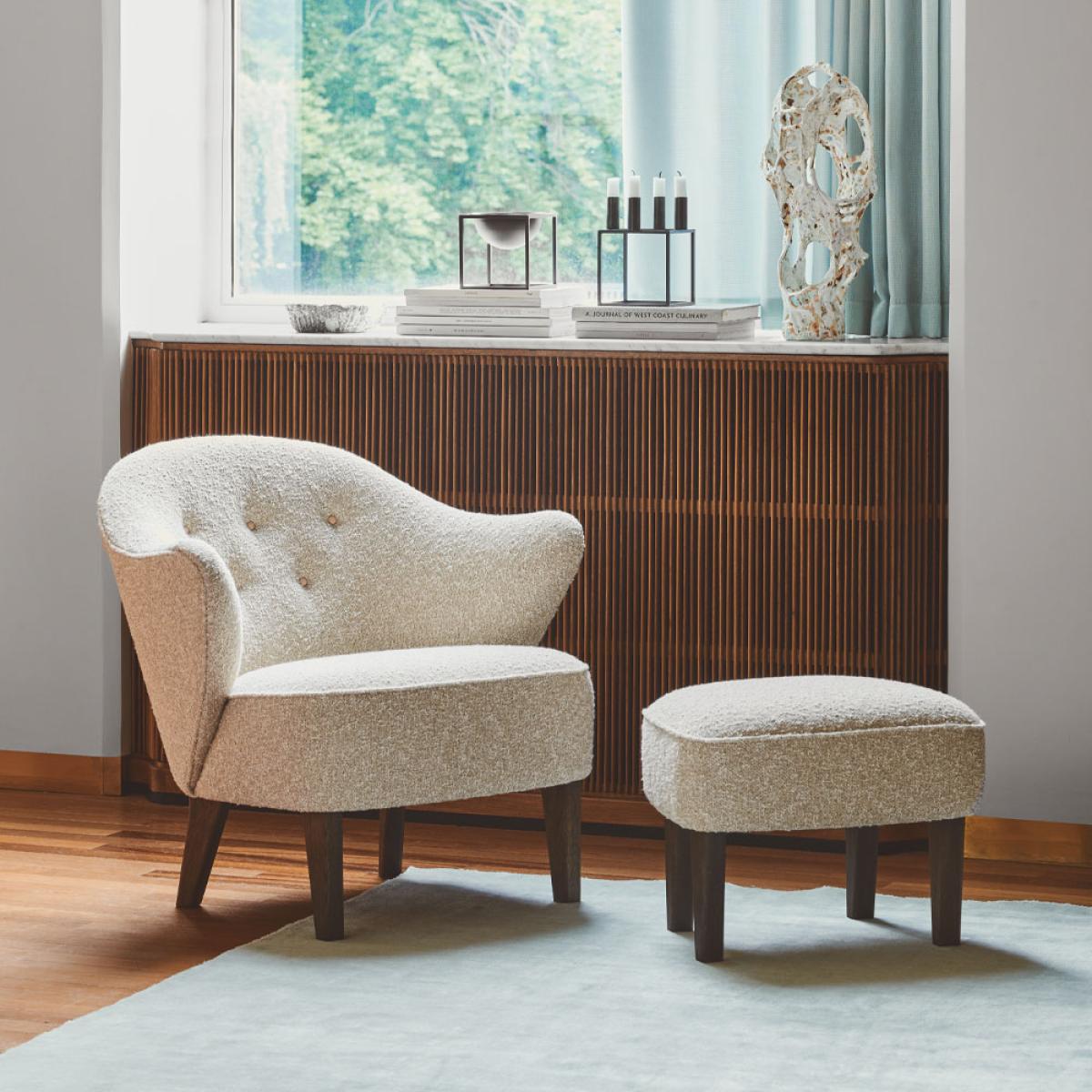 Audo Copenhagen Ingeborg armchair set Fabric sahcozero beige incl. footstool legs smoked oak – image 3