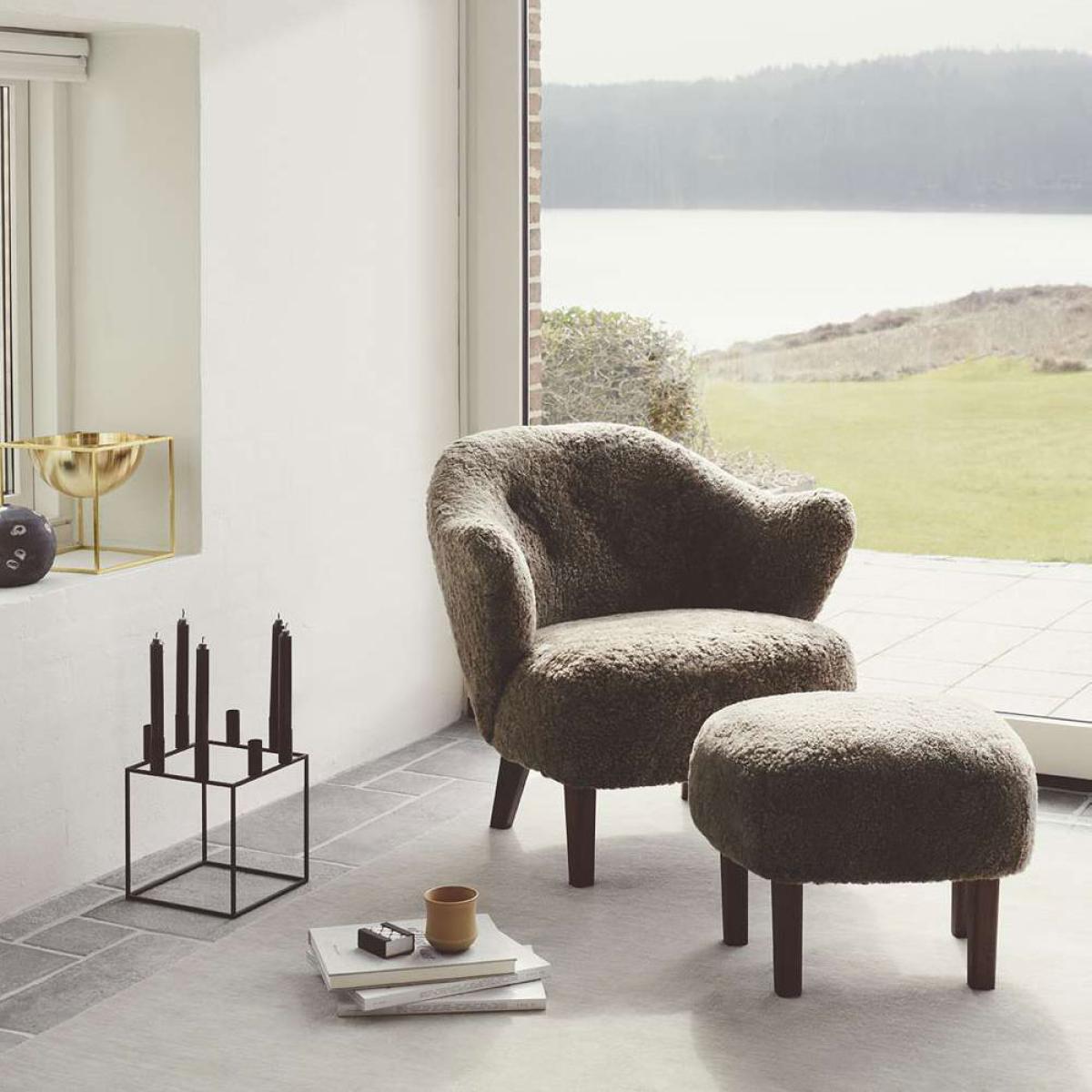 Audo Copenhagen Ingeborg armchair set Fabric sahcozero beige incl. footstool legs smoked oak – image 5