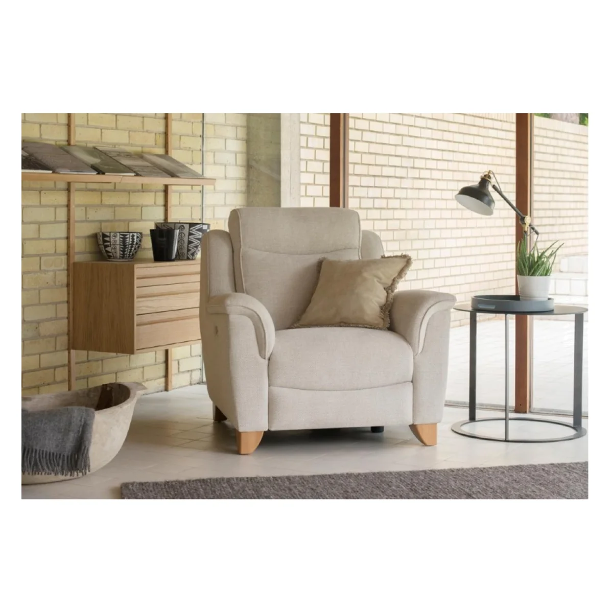 Parker Knoll Manhattan 25 Chair - Fabric Grade C - Without Heated Seats – image 1