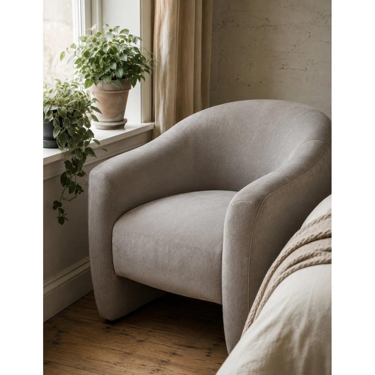 Elio armchair in pebble – image 2