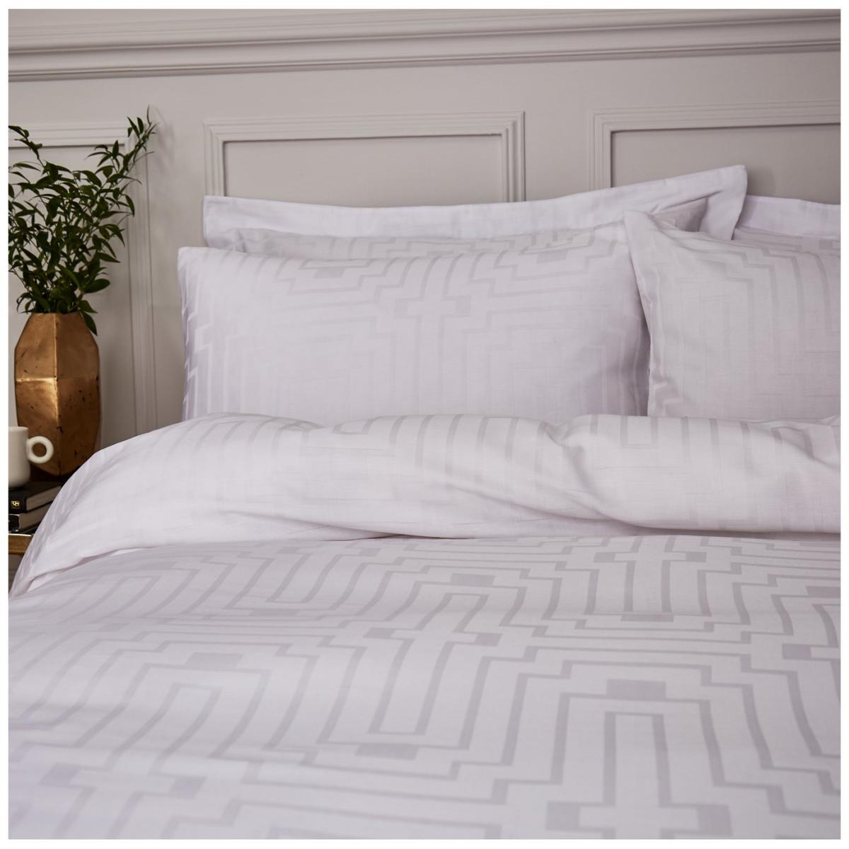 Bianca Cotton 180 TC Geometric White Bedding Set - Superking – image 5